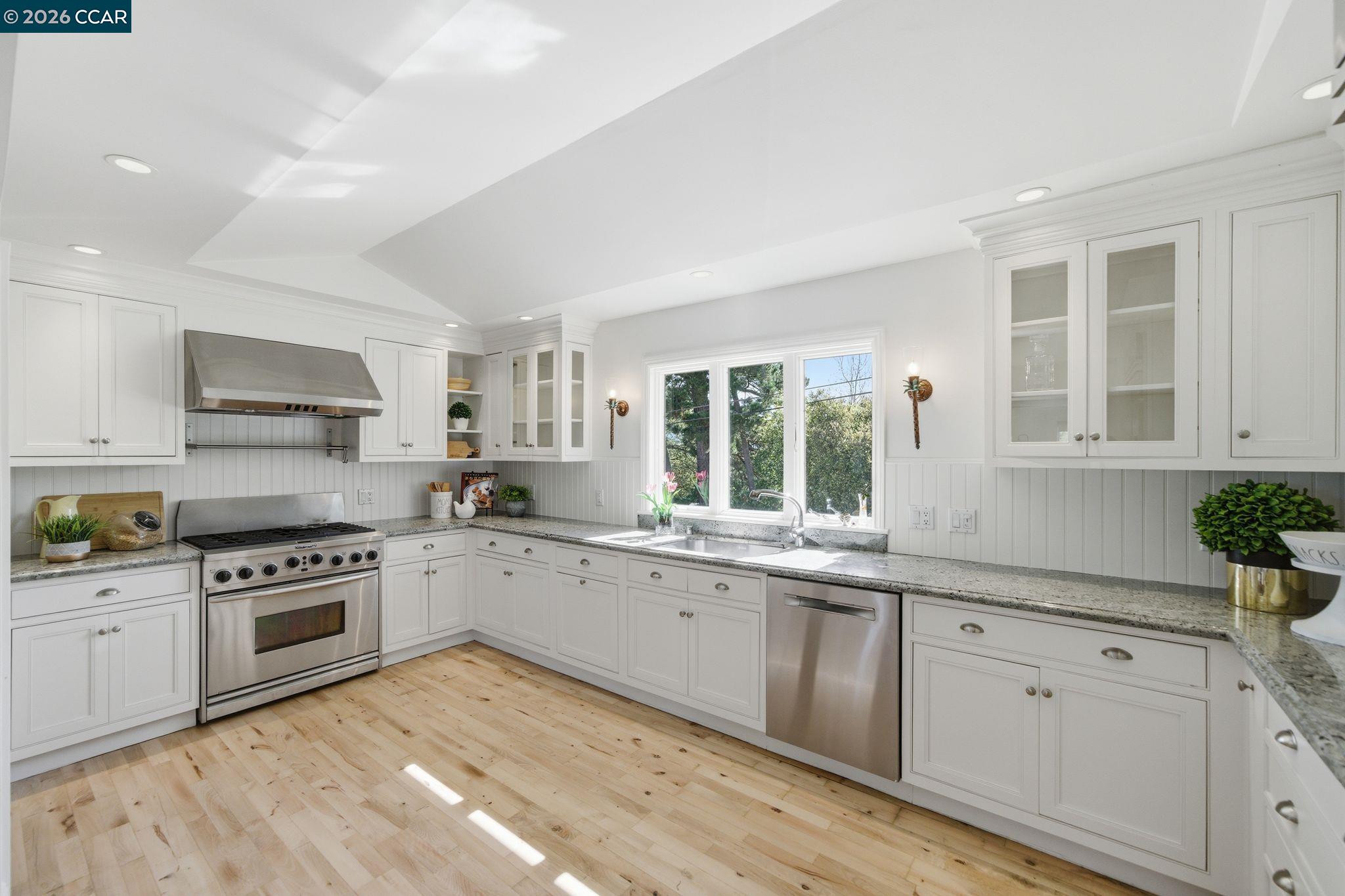 Detail Gallery Image 14 of 46 For 102 Hillcrest Dr, Orinda,  CA 94563 - 4 Beds | 3 Baths