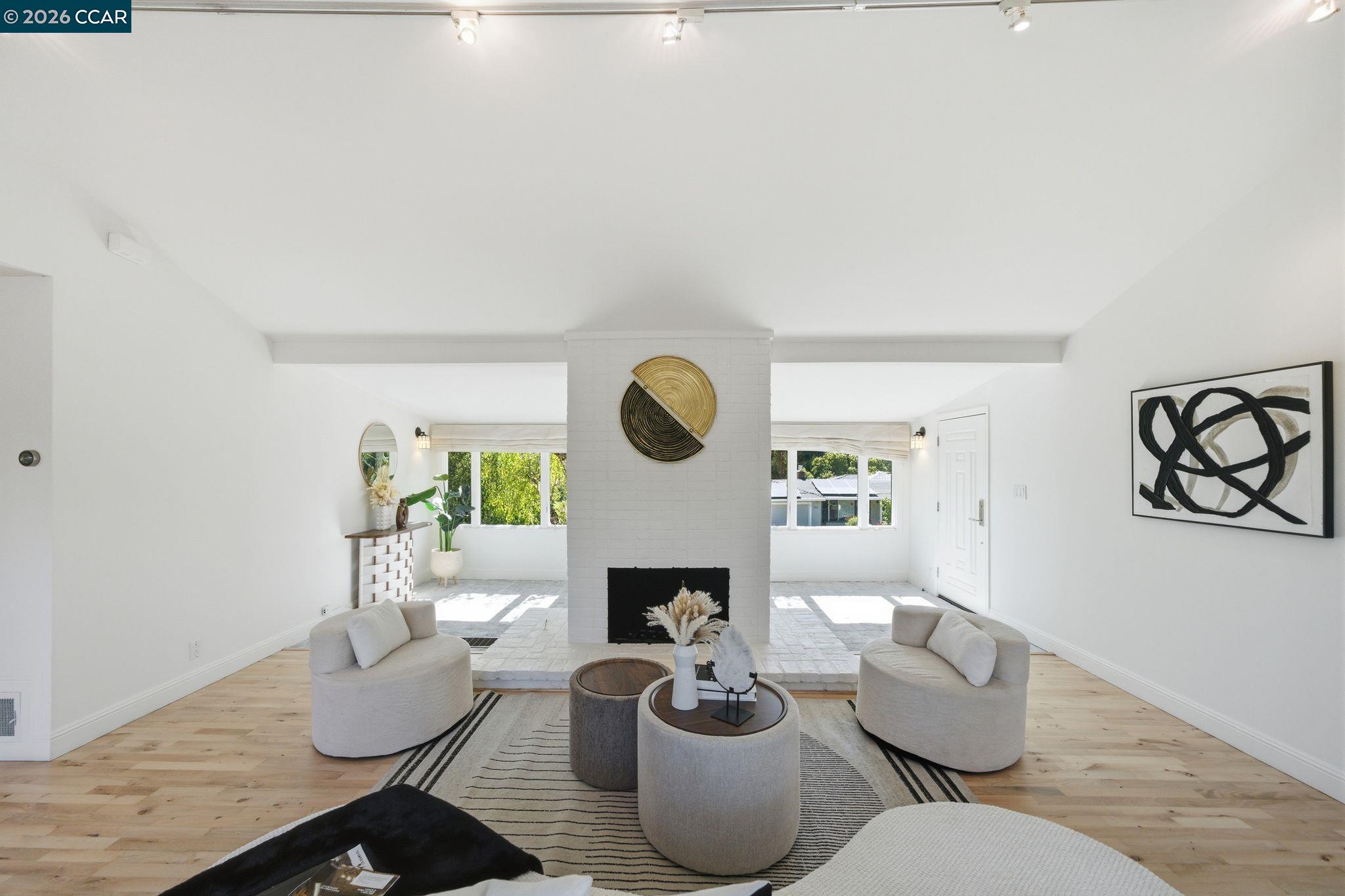 Detail Gallery Image 3 of 46 For 102 Hillcrest Dr, Orinda,  CA 94563 - 4 Beds | 3 Baths