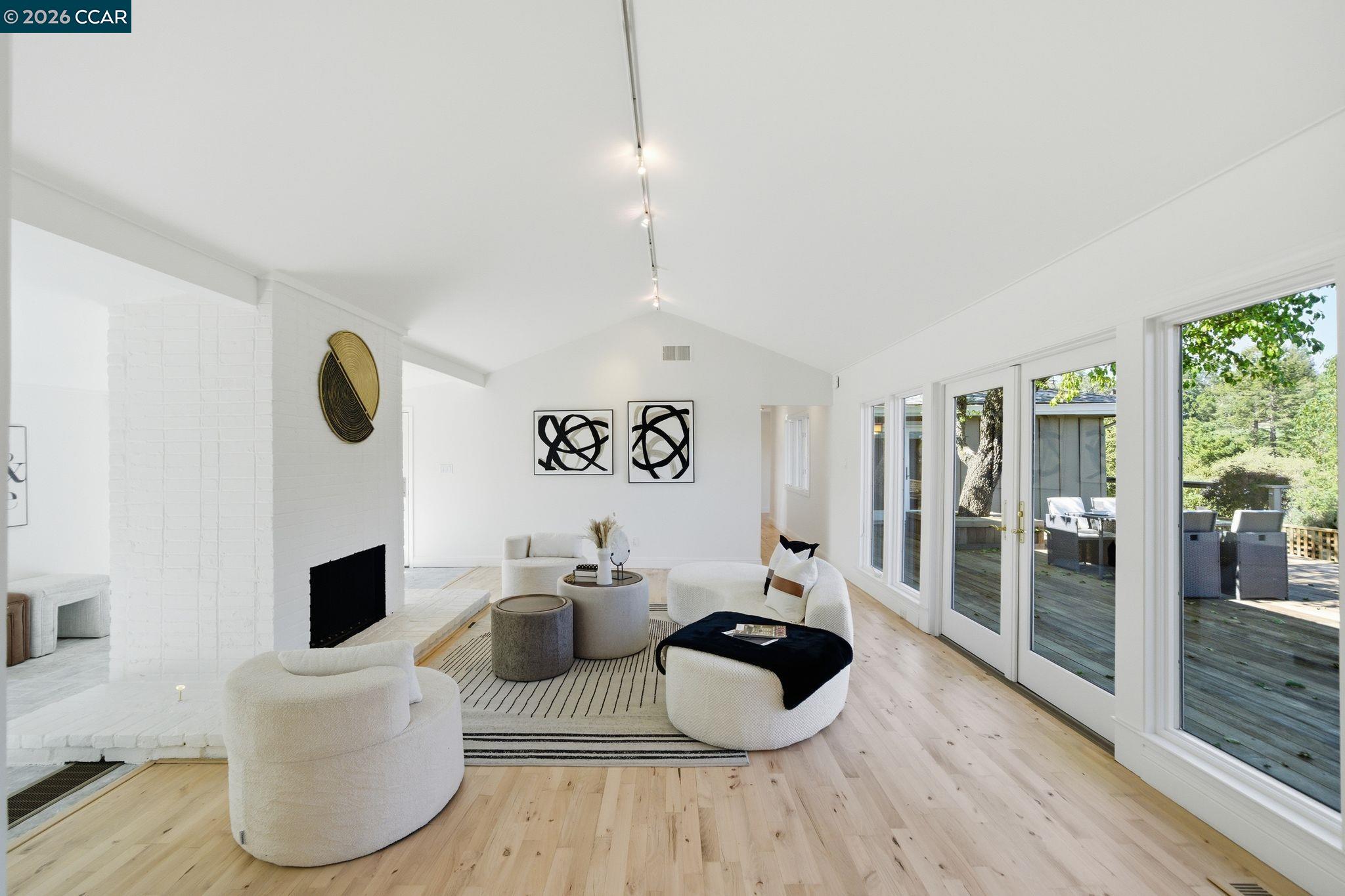 Detail Gallery Image 4 of 46 For 102 Hillcrest Dr, Orinda,  CA 94563 - 4 Beds | 3 Baths