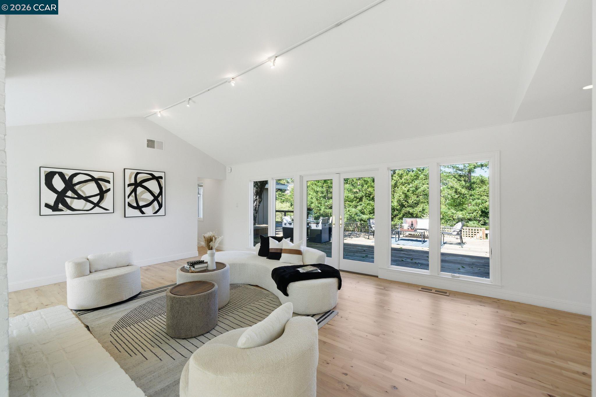 Detail Gallery Image 5 of 46 For 102 Hillcrest Dr, Orinda,  CA 94563 - 4 Beds | 3 Baths