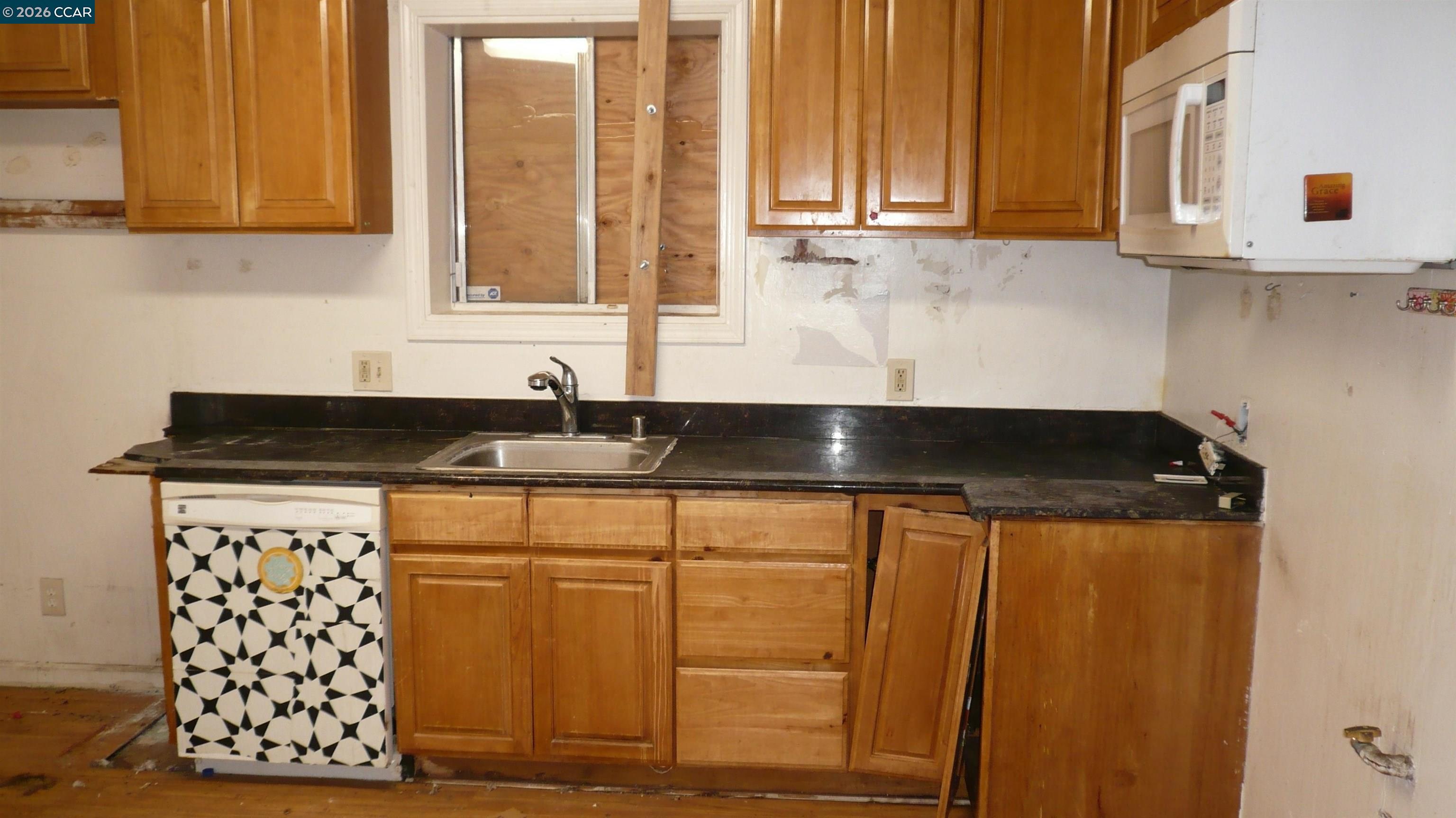 Detail Gallery Image 2 of 17 For 3200 San Diego Way, Sacramento,  CA 95820 - 3 Beds | 1 Baths