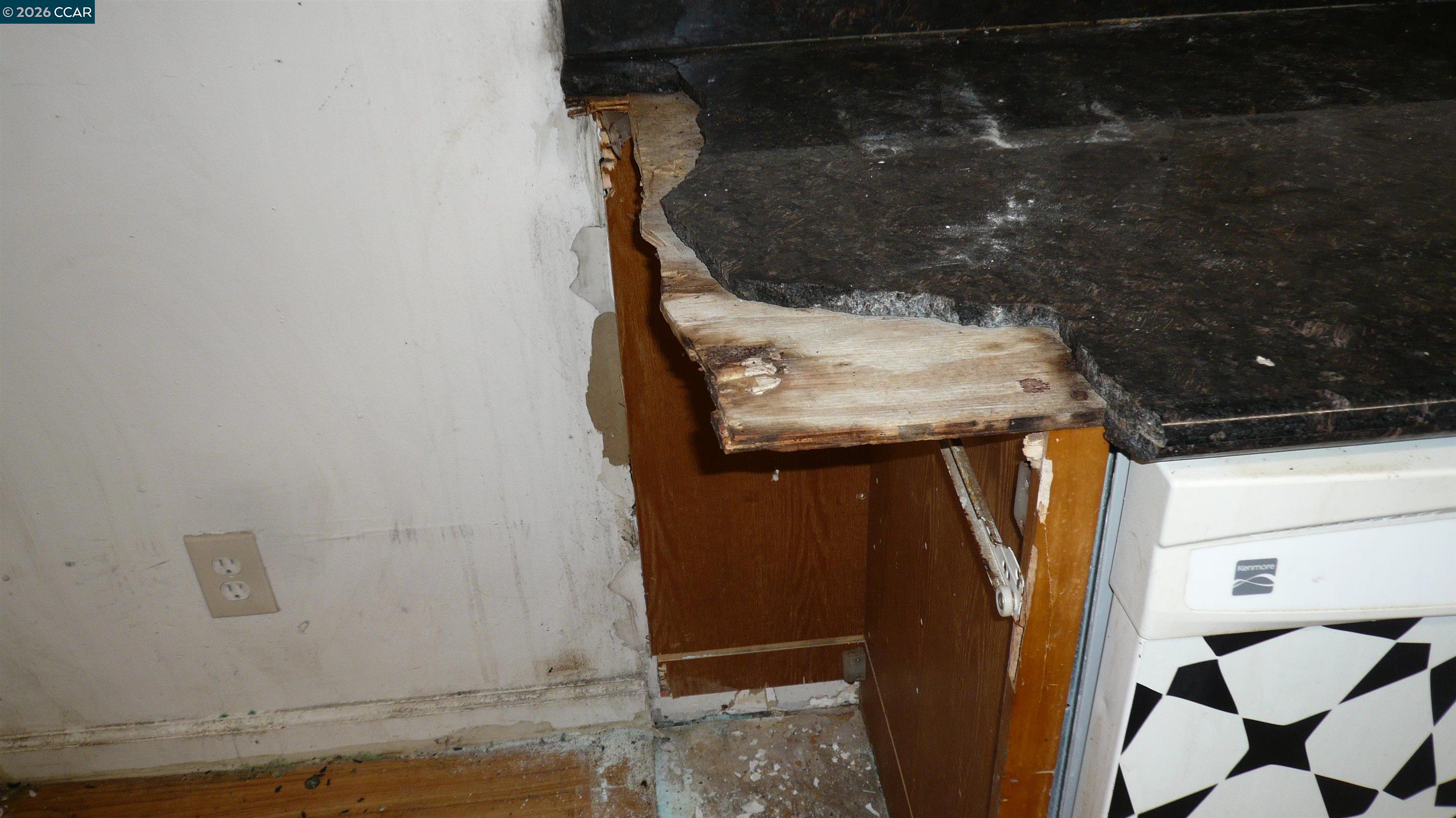 Detail Gallery Image 4 of 17 For 3200 San Diego Way, Sacramento,  CA 95820 - 3 Beds | 1 Baths