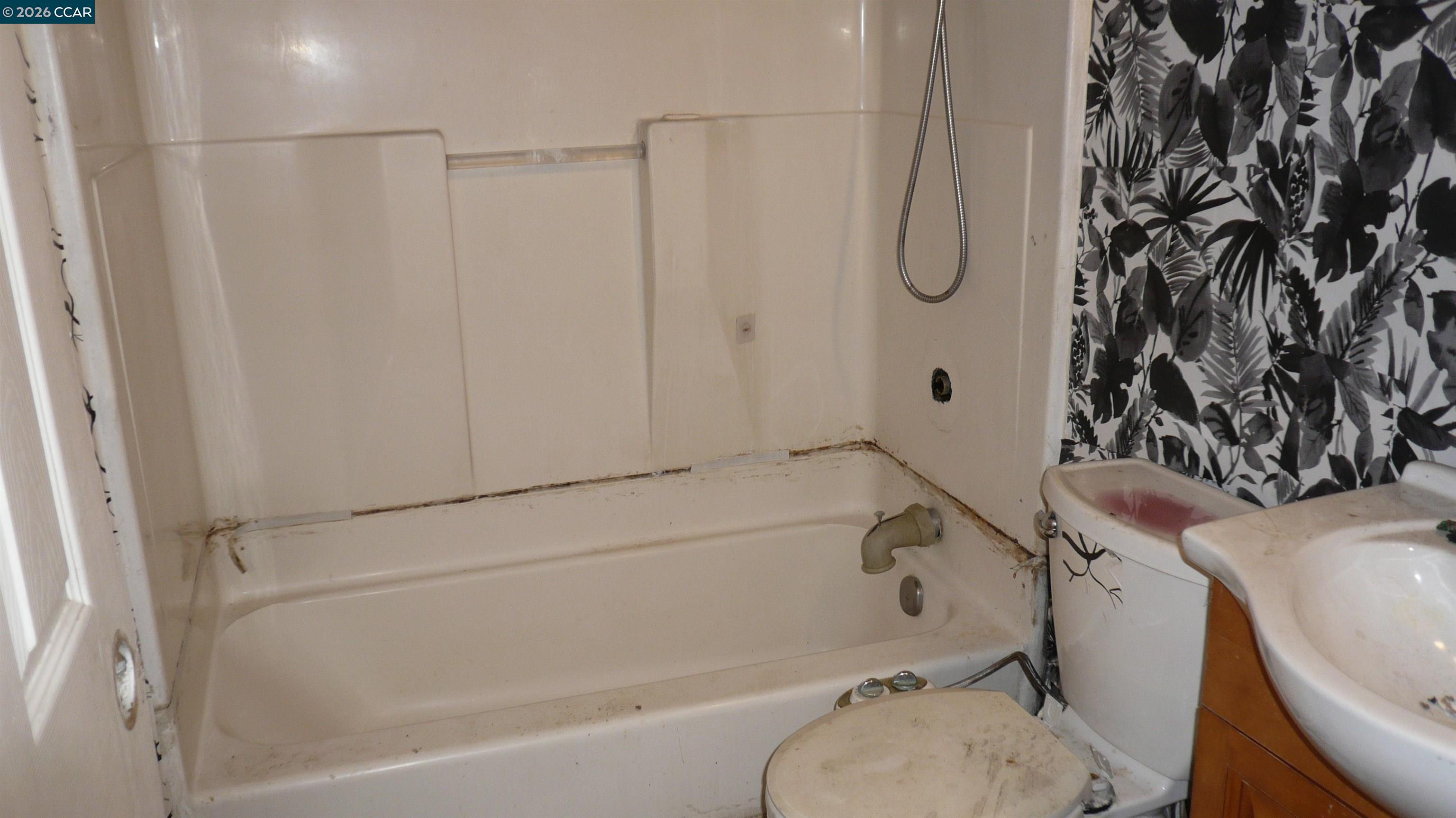 Detail Gallery Image 5 of 17 For 3200 San Diego Way, Sacramento,  CA 95820 - 3 Beds | 1 Baths