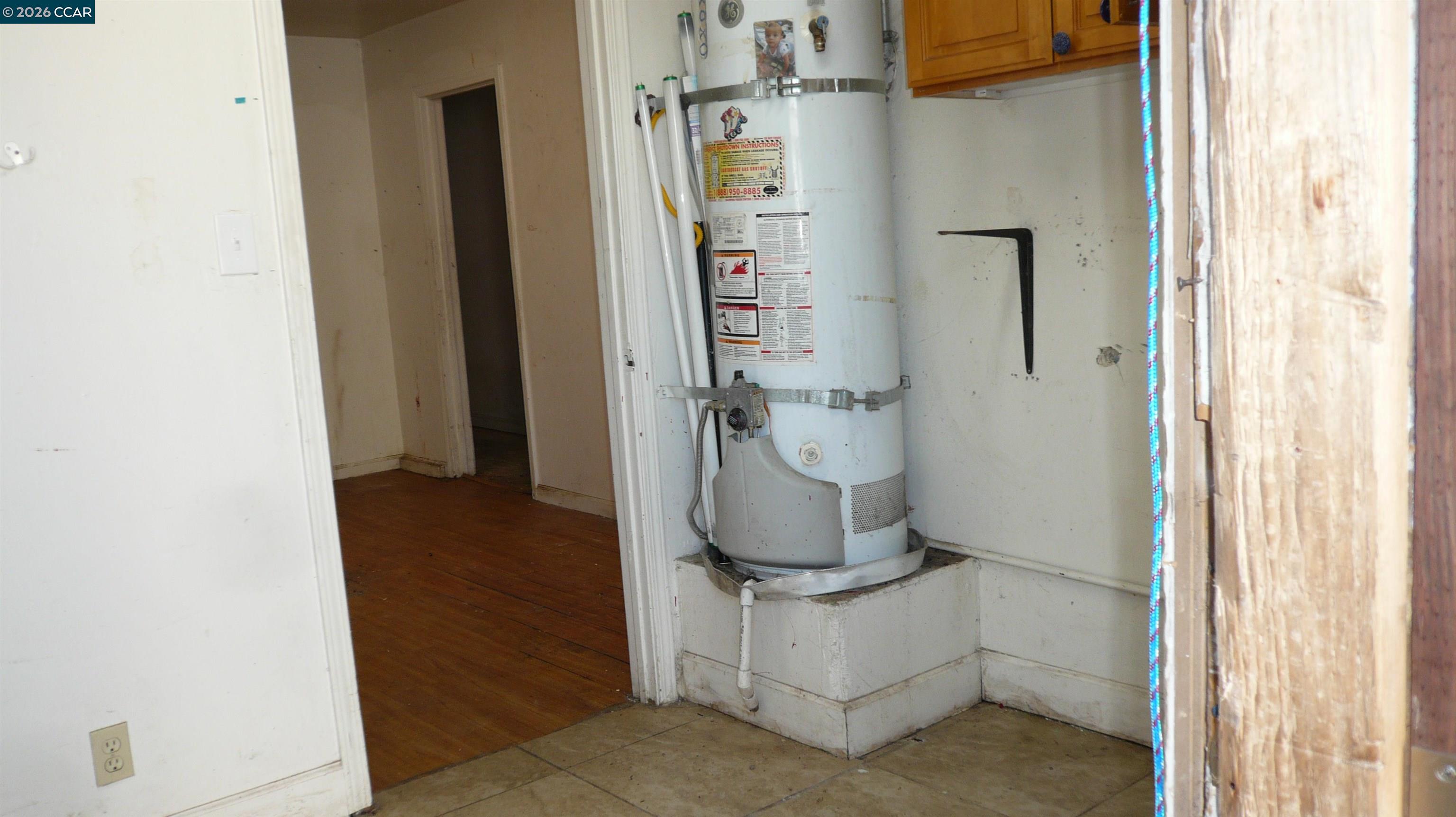 Detail Gallery Image 7 of 17 For 3200 San Diego Way, Sacramento,  CA 95820 - 3 Beds | 1 Baths