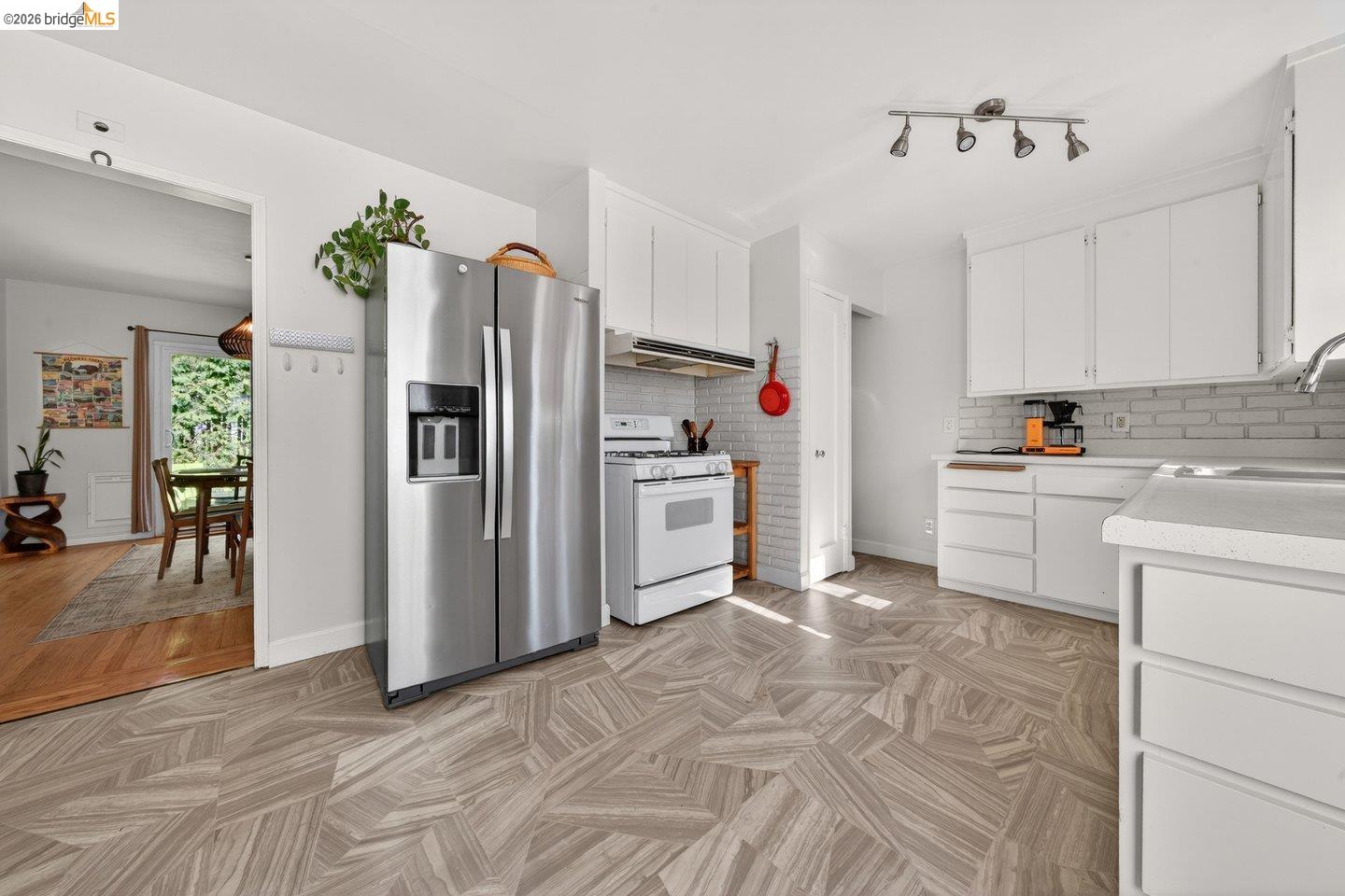 Detail Gallery Image 23 of 48 For 3734 Mcclelland St, Oakland,  CA 94619 - 2 Beds | 1 Baths