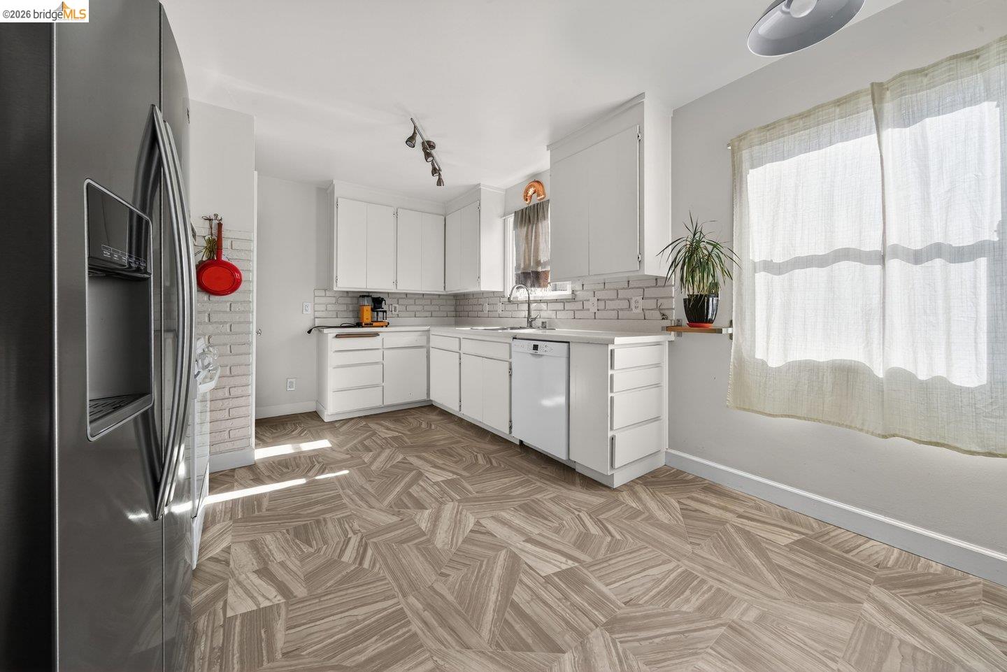 Detail Gallery Image 25 of 48 For 3734 Mcclelland St, Oakland,  CA 94619 - 2 Beds | 1 Baths