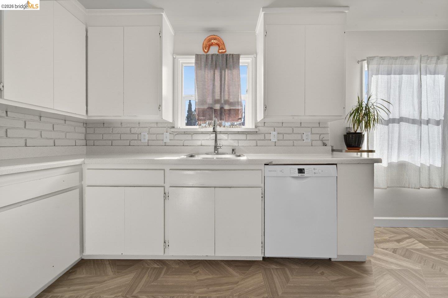 Detail Gallery Image 27 of 48 For 3734 Mcclelland St, Oakland,  CA 94619 - 2 Beds | 1 Baths