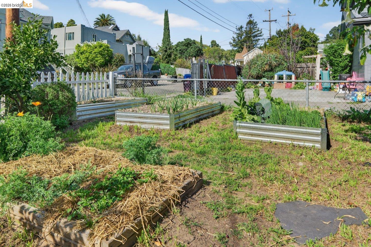 Detail Gallery Image 5 of 48 For 3734 Mcclelland St, Oakland,  CA 94619 - 2 Beds | 1 Baths