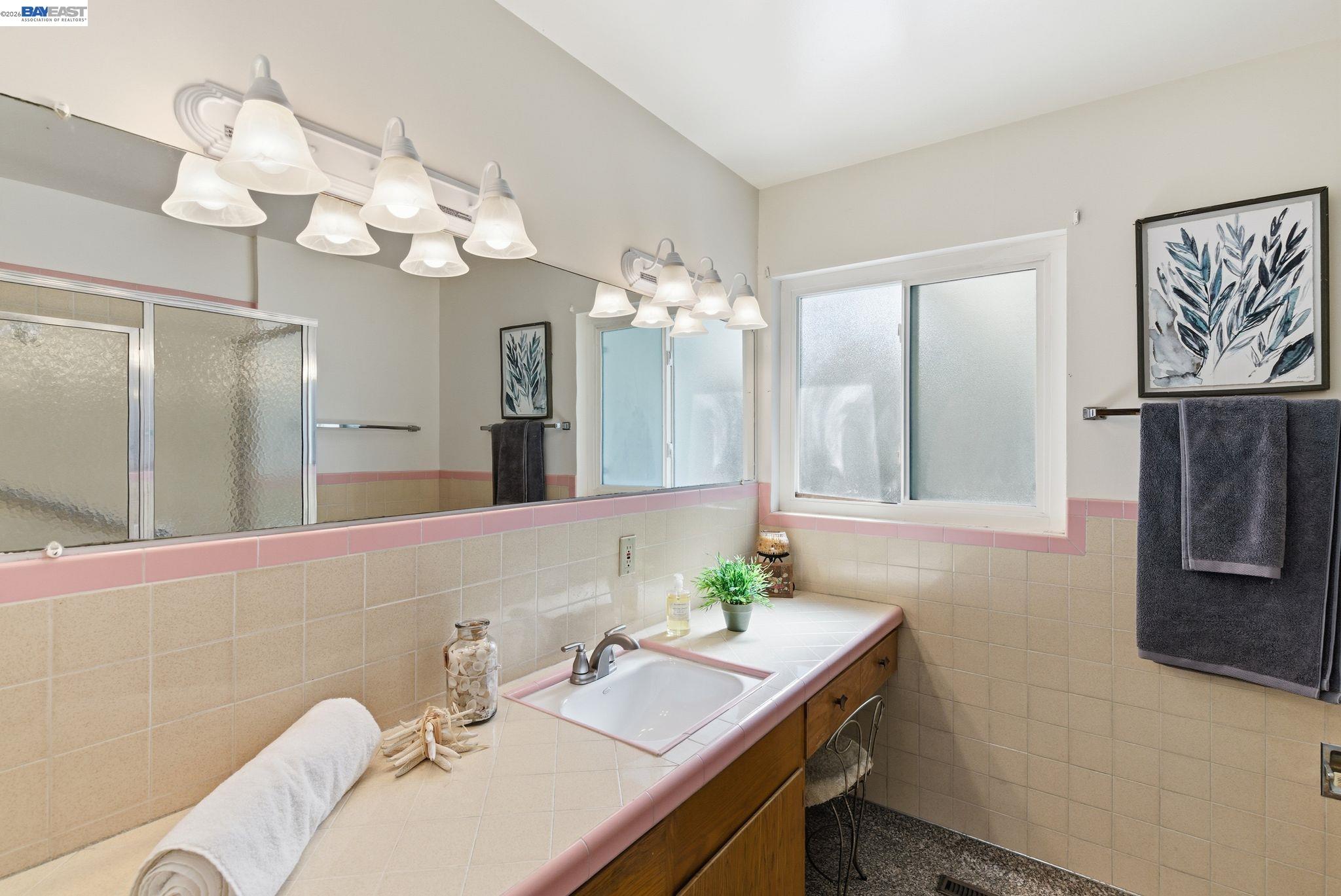 Detail Gallery Image 16 of 24 For 2724 Benedict Dr, San Leandro,  CA 94577 - 3 Beds | 2/1 Baths