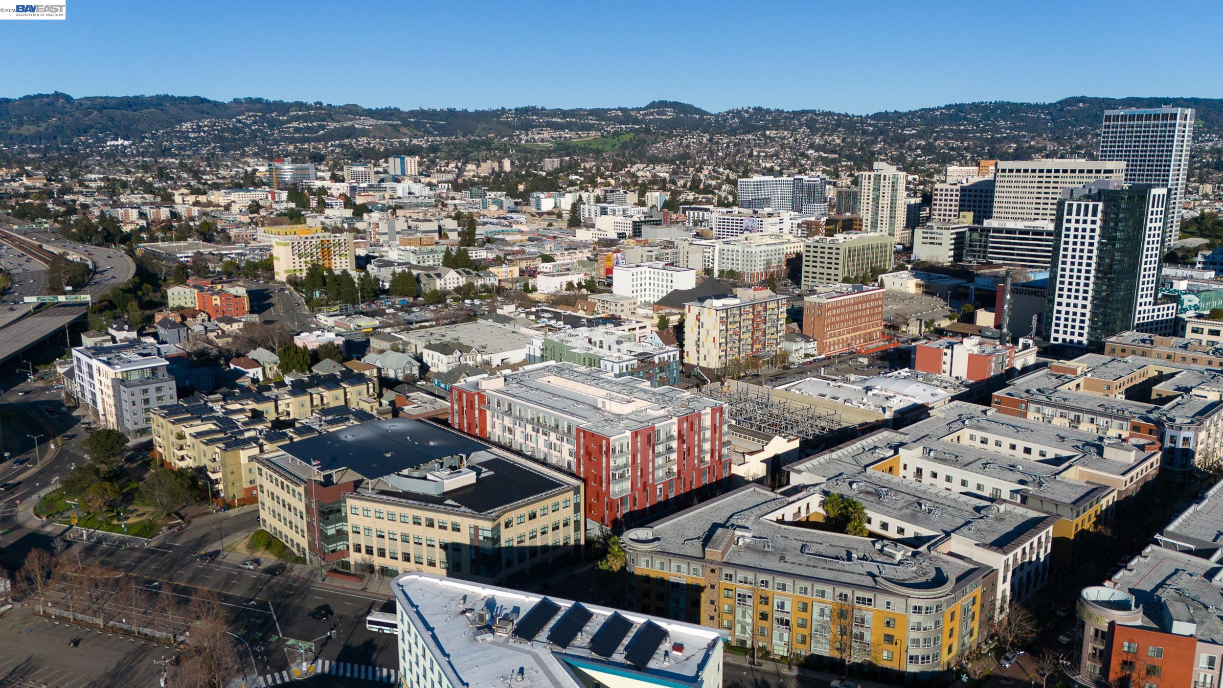 Detail Gallery Image 8 of 29 For 630 Thomas L Berkley Way #403,  Oakland,  CA 94612 - 1 Beds | 1 Baths