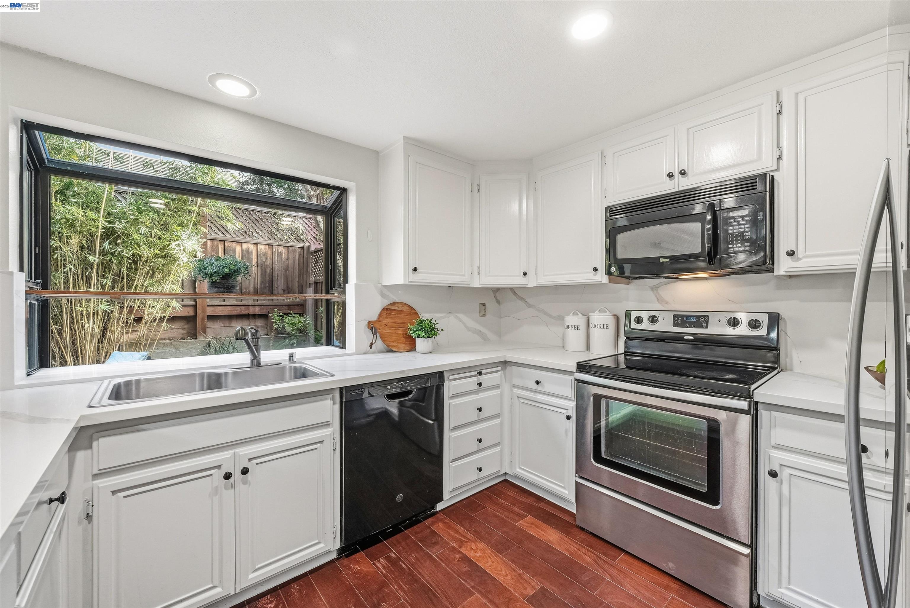 Detail Gallery Image 12 of 39 For 3653 Kamp Dr, Pleasanton,  CA 94588 - 4 Beds | 2/1 Baths