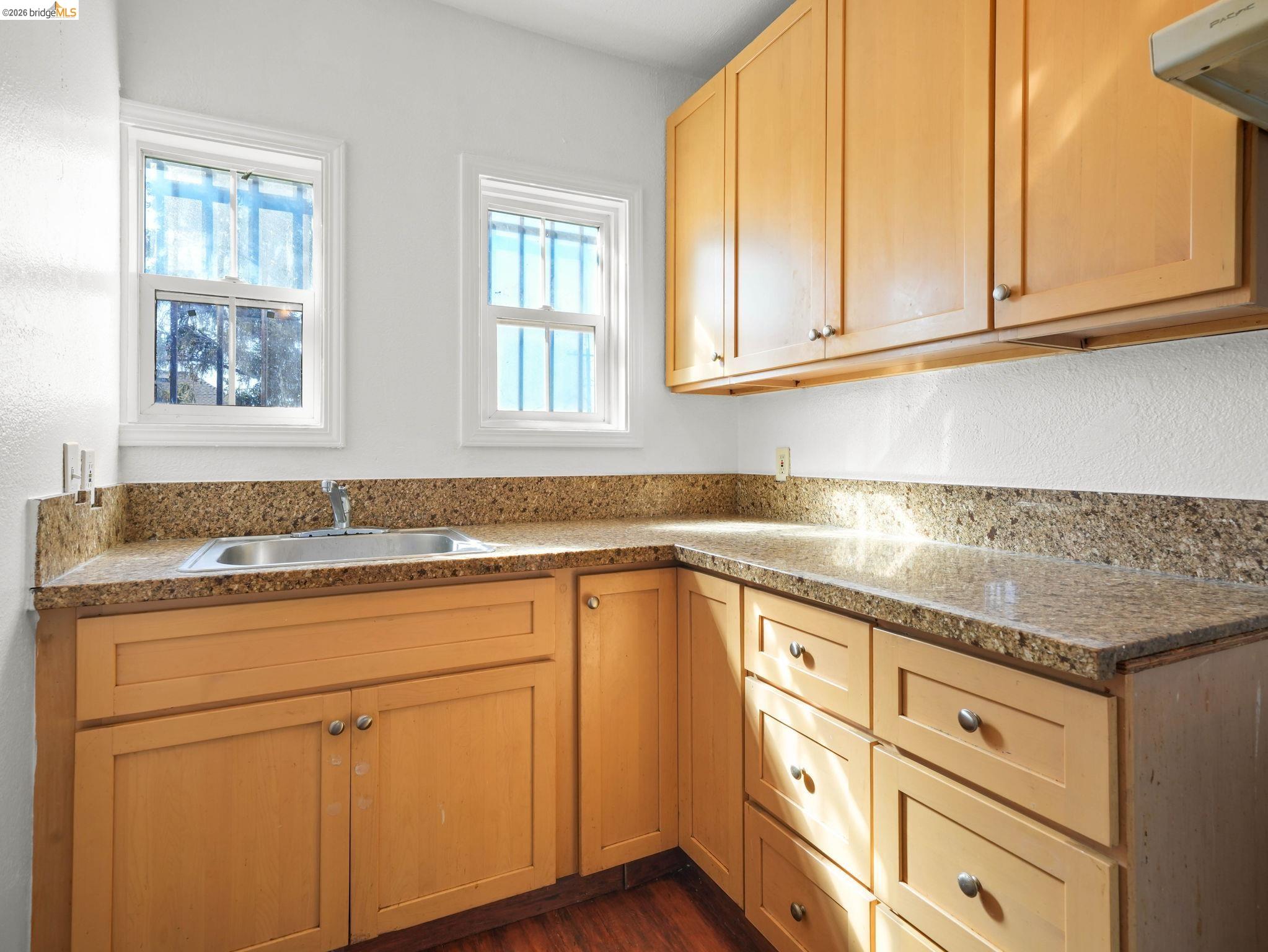 Detail Gallery Image 6 of 17 For 400 Bissell #402,  Richmond,  CA 94801 - 3 Beds | 1/1 Baths