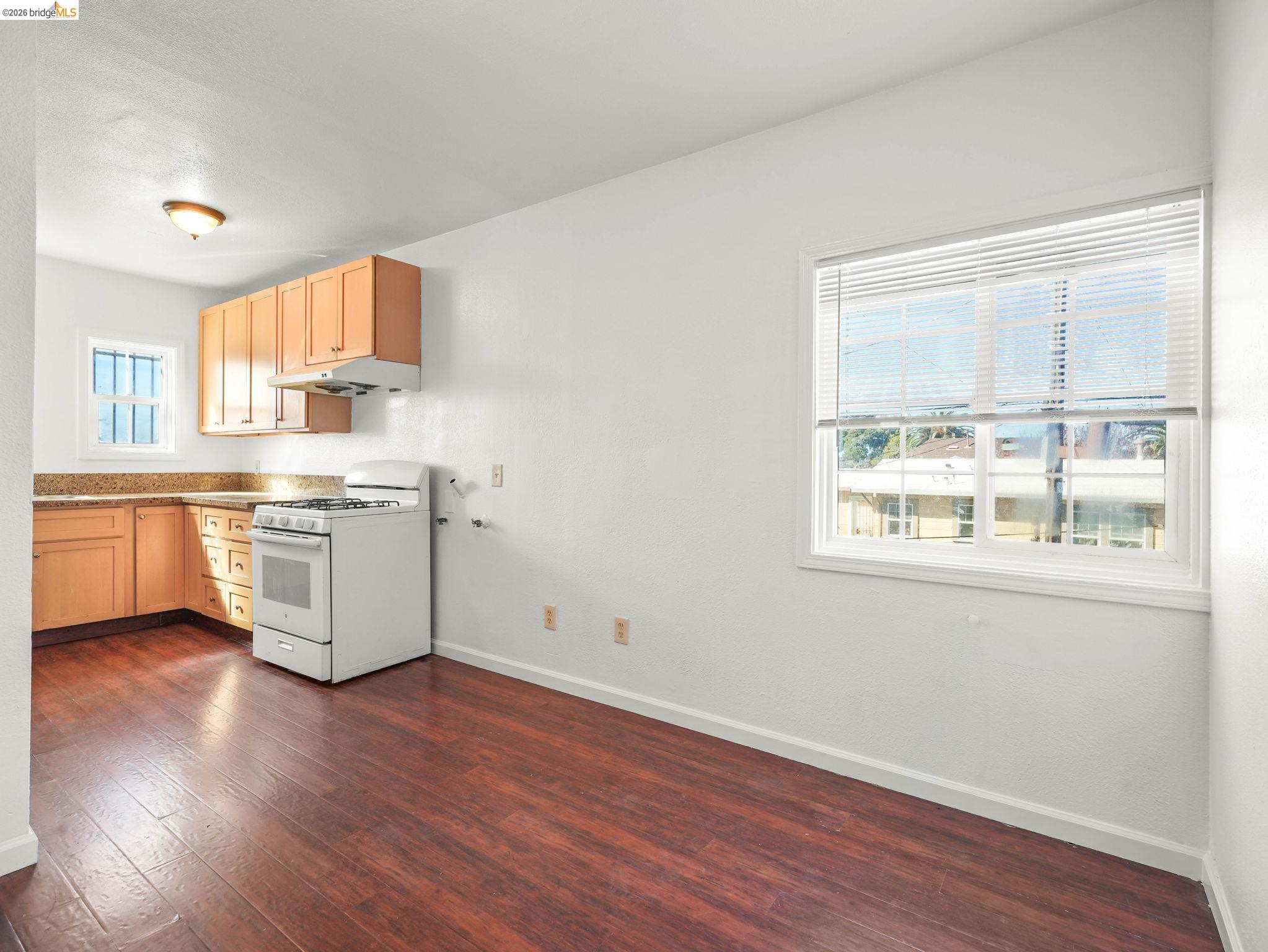 Detail Gallery Image 9 of 17 For 400 Bissell #402,  Richmond,  CA 94801 - 3 Beds | 1/1 Baths