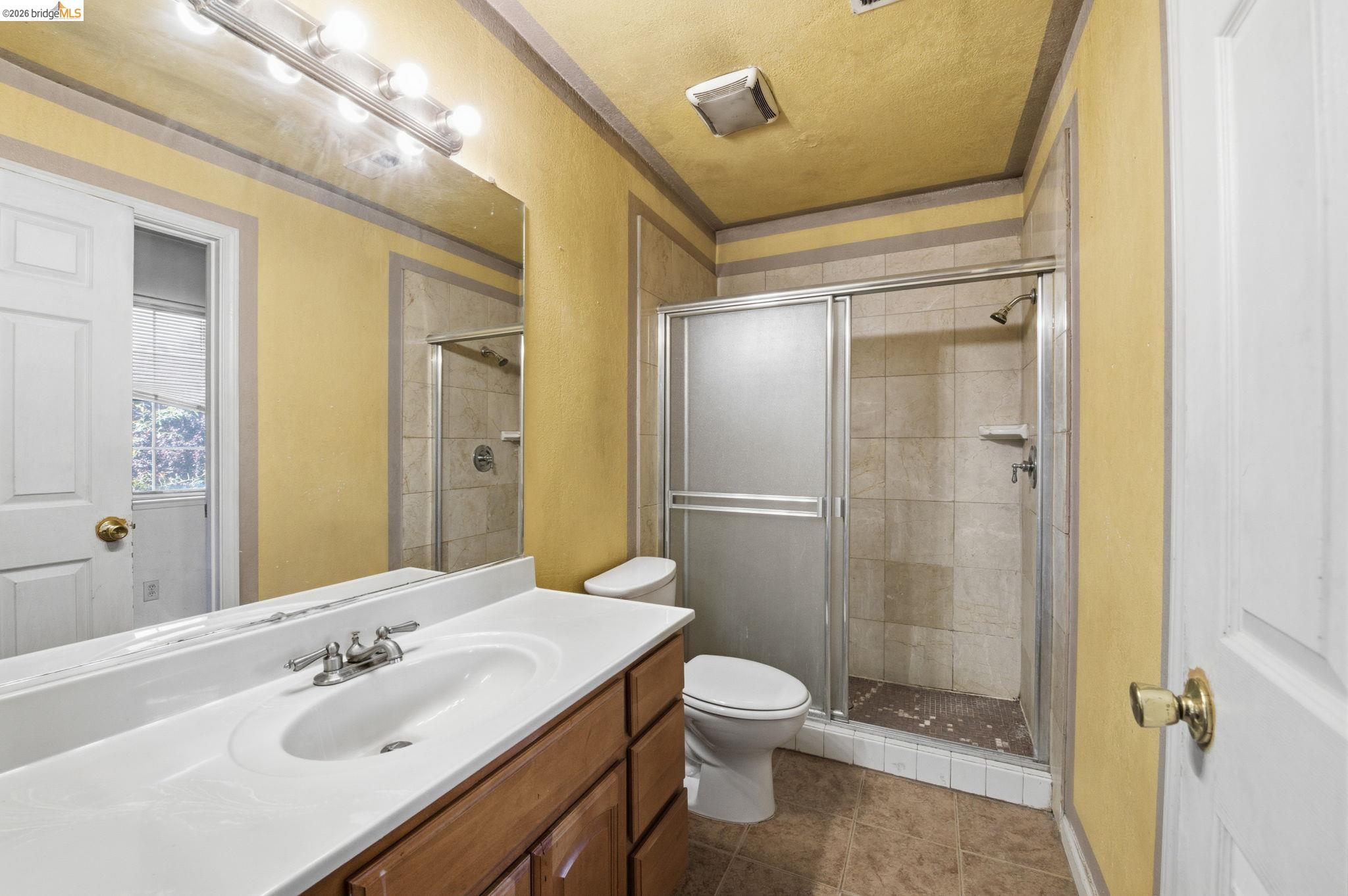 Detail Gallery Image 12 of 17 For 1496 Adeline St, Oakland,  CA 94607 - 3 Beds | 2/1 Baths