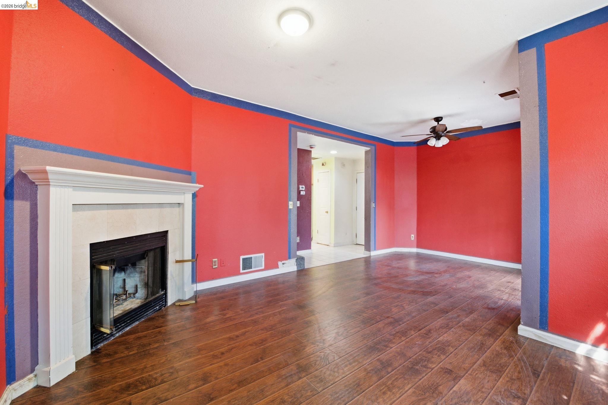 Detail Gallery Image 3 of 17 For 1496 Adeline St, Oakland,  CA 94607 - 3 Beds | 2/1 Baths