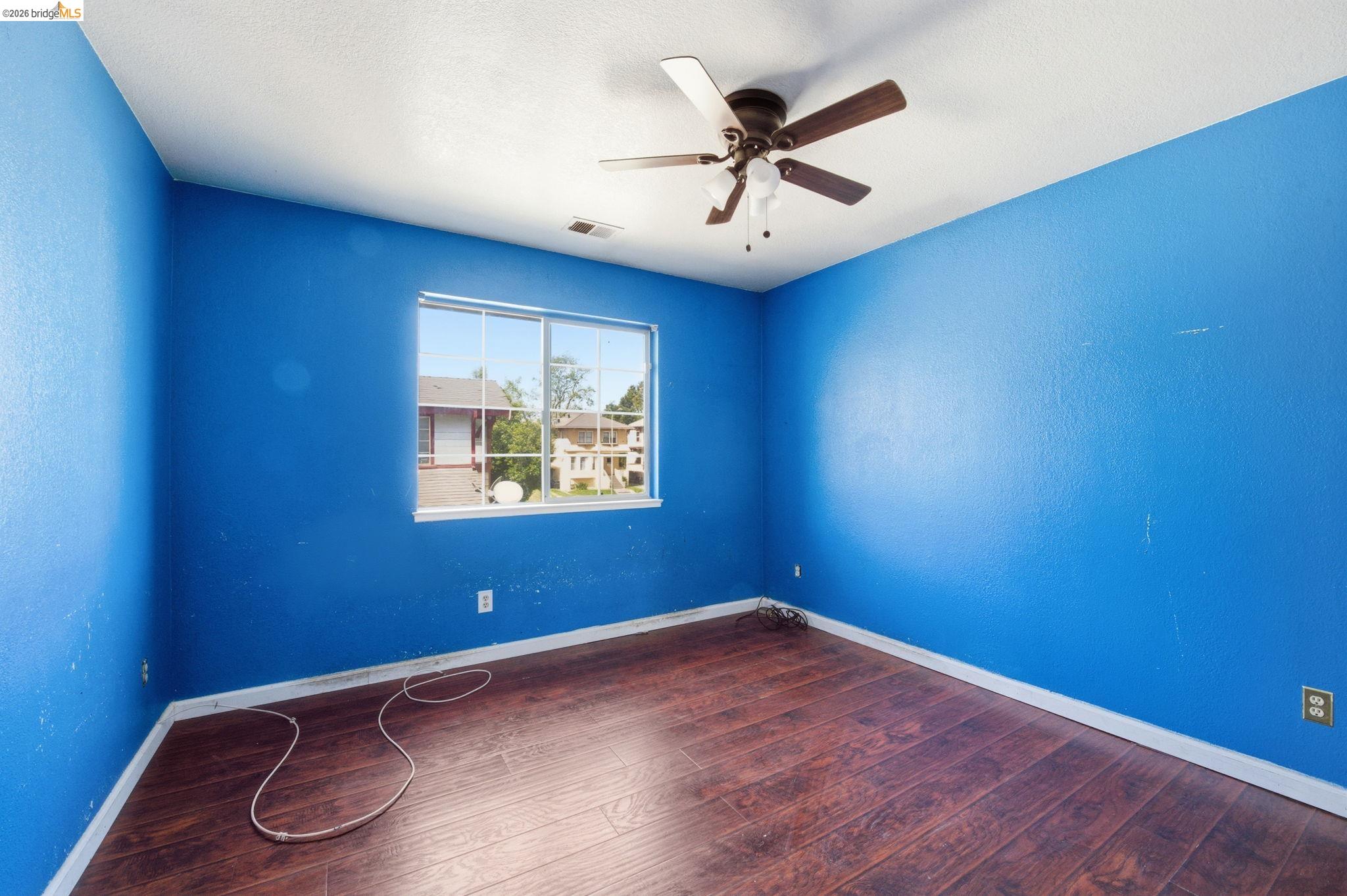 Detail Gallery Image 8 of 17 For 1496 Adeline St, Oakland,  CA 94607 - 3 Beds | 2/1 Baths