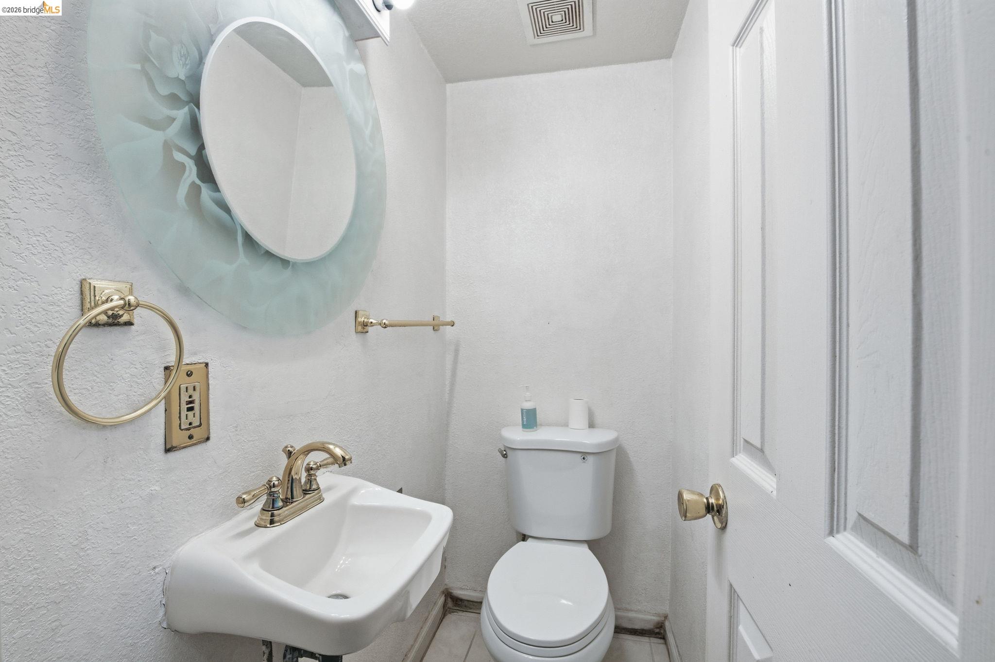 Detail Gallery Image 9 of 17 For 1496 Adeline St, Oakland,  CA 94607 - 3 Beds | 2/1 Baths
