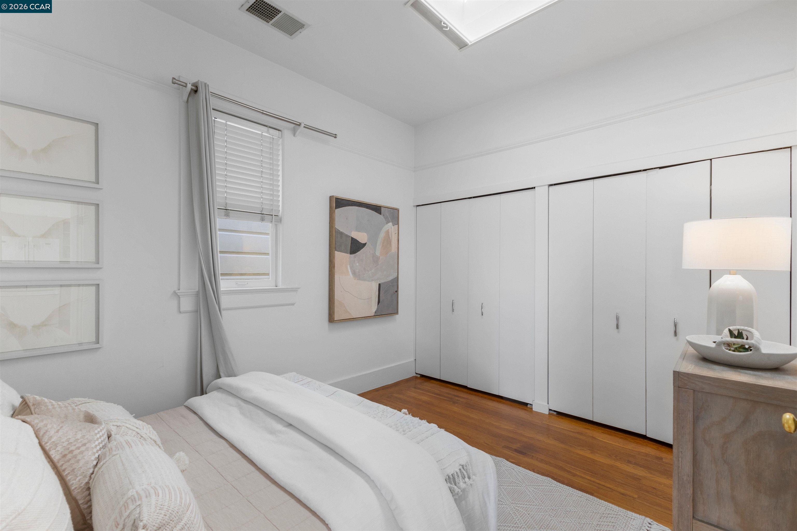 Detail Gallery Image 11 of 37 For 3934 Cesar Chavez St, San Francisco,  CA 94131 - 3 Beds | 2 Baths