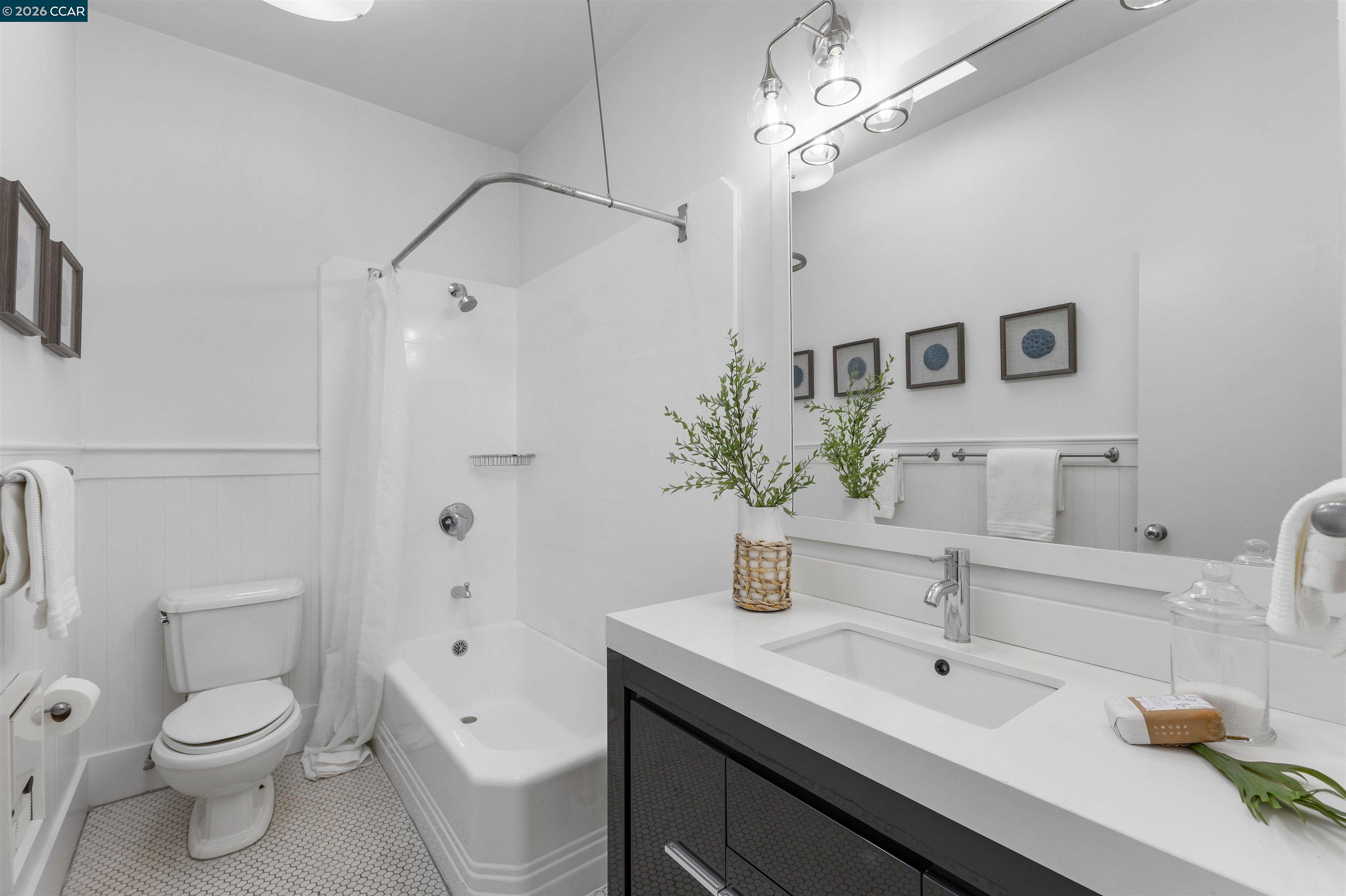 Detail Gallery Image 14 of 37 For 3934 Cesar Chavez St, San Francisco,  CA 94131 - 3 Beds | 2 Baths