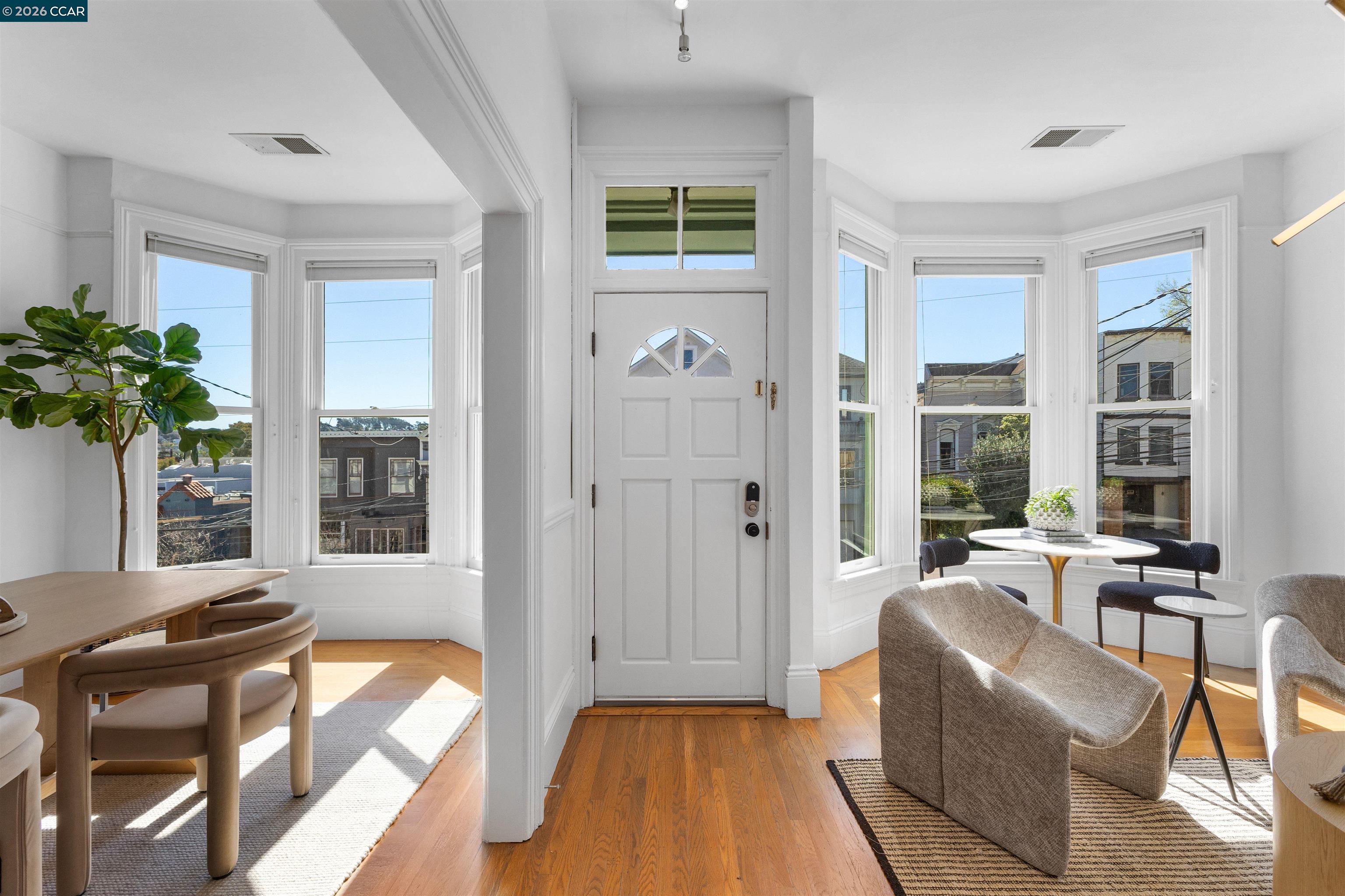 Detail Gallery Image 3 of 37 For 3934 Cesar Chavez St, San Francisco,  CA 94131 - 3 Beds | 2 Baths