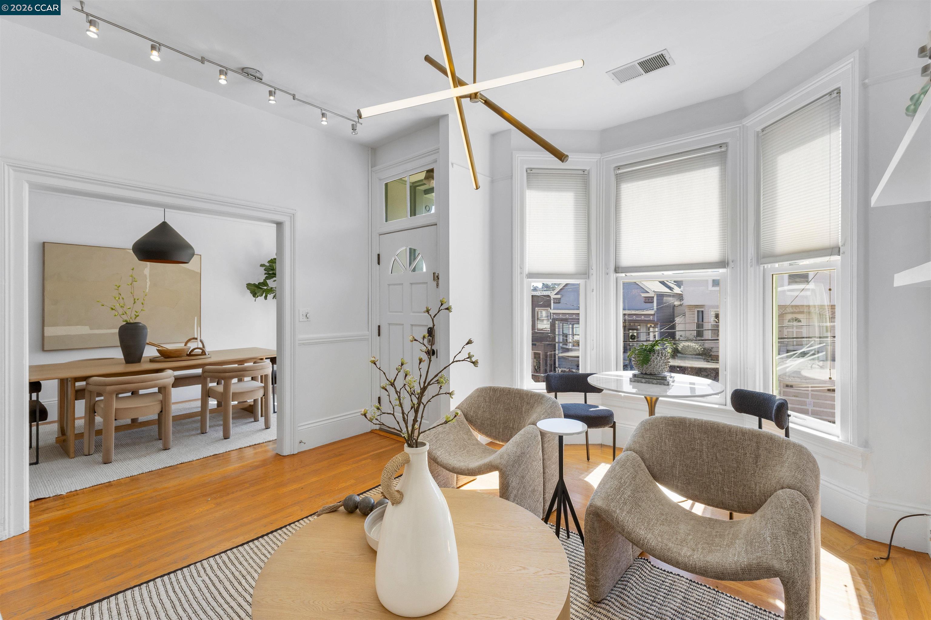 Detail Gallery Image 4 of 37 For 3934 Cesar Chavez St, San Francisco,  CA 94131 - 3 Beds | 2 Baths