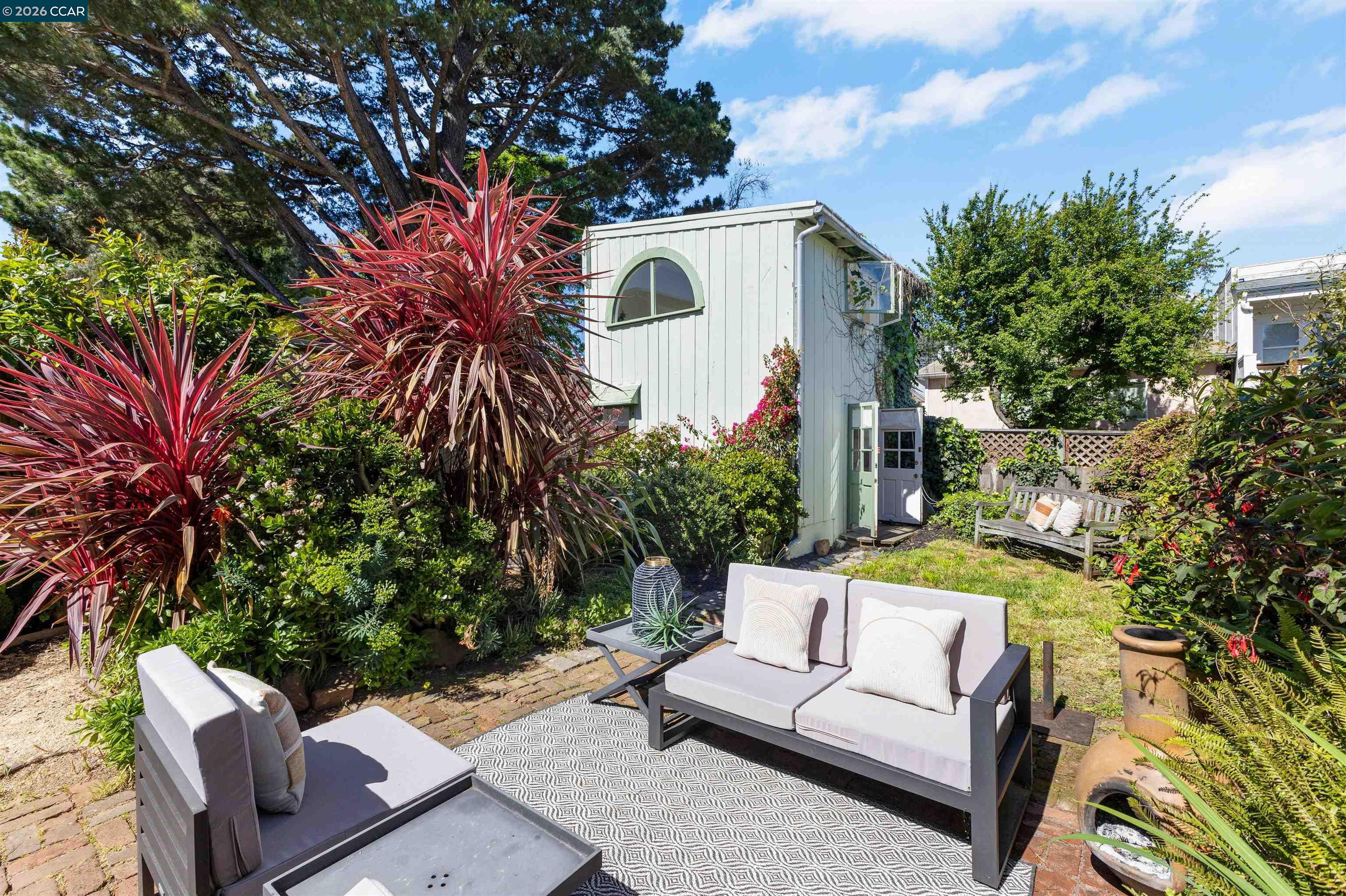 Detail Gallery Image 32 of 37 For 3934 Cesar Chavez St, San Francisco,  CA 94131 - 3 Beds | 2 Baths