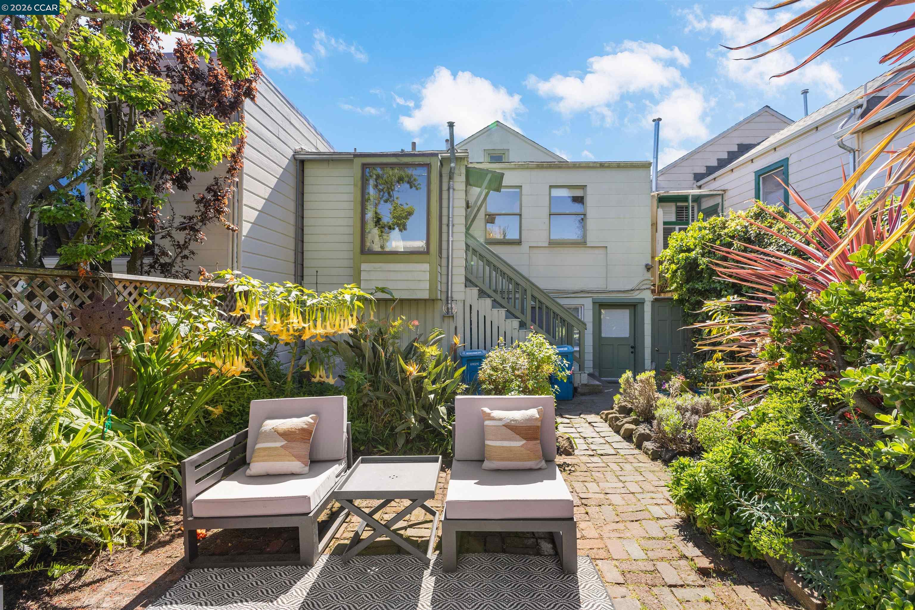 Detail Gallery Image 34 of 37 For 3934 Cesar Chavez St, San Francisco,  CA 94131 - 3 Beds | 2 Baths