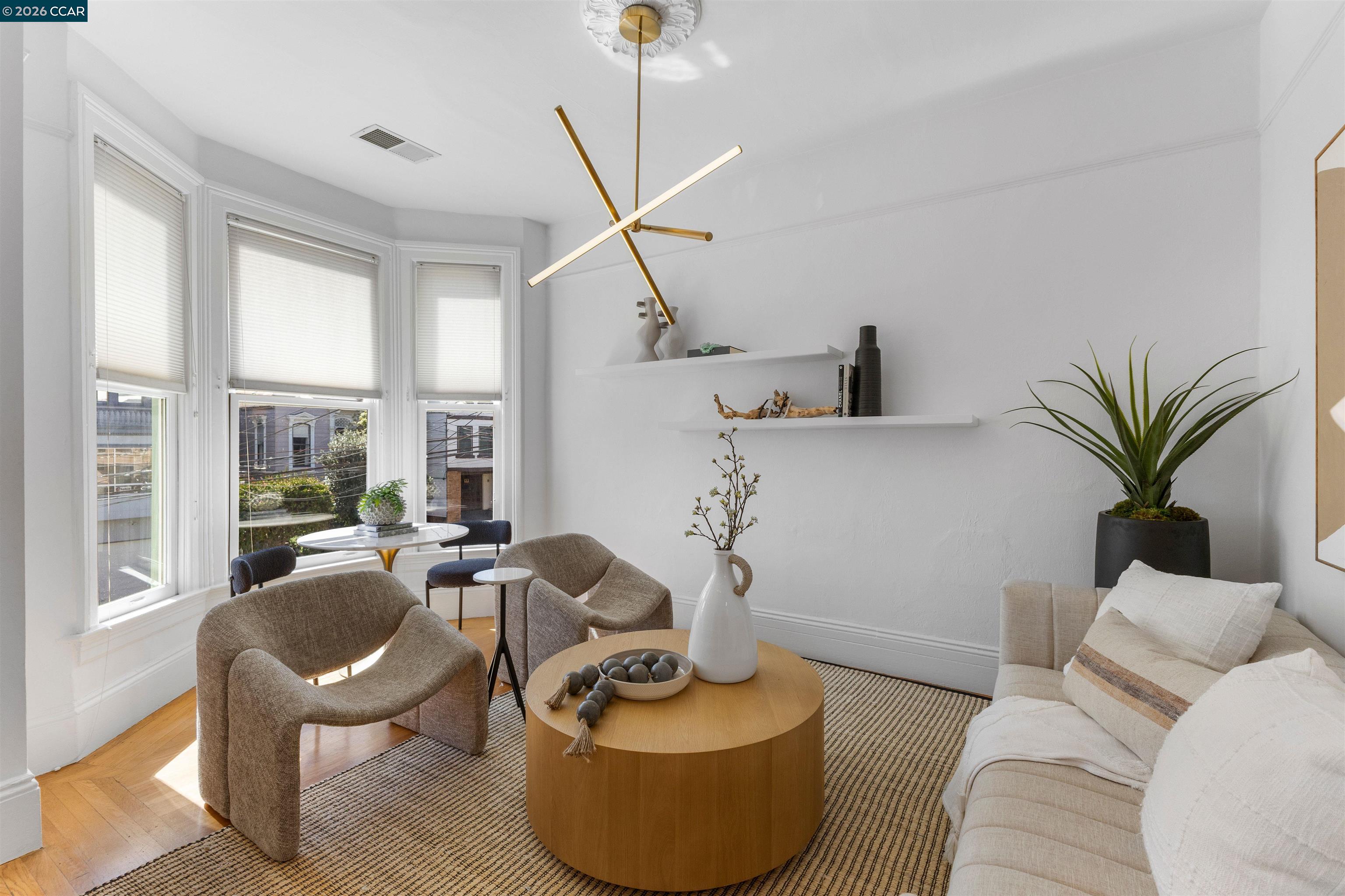 Detail Gallery Image 5 of 37 For 3934 Cesar Chavez St, San Francisco,  CA 94131 - 3 Beds | 2 Baths