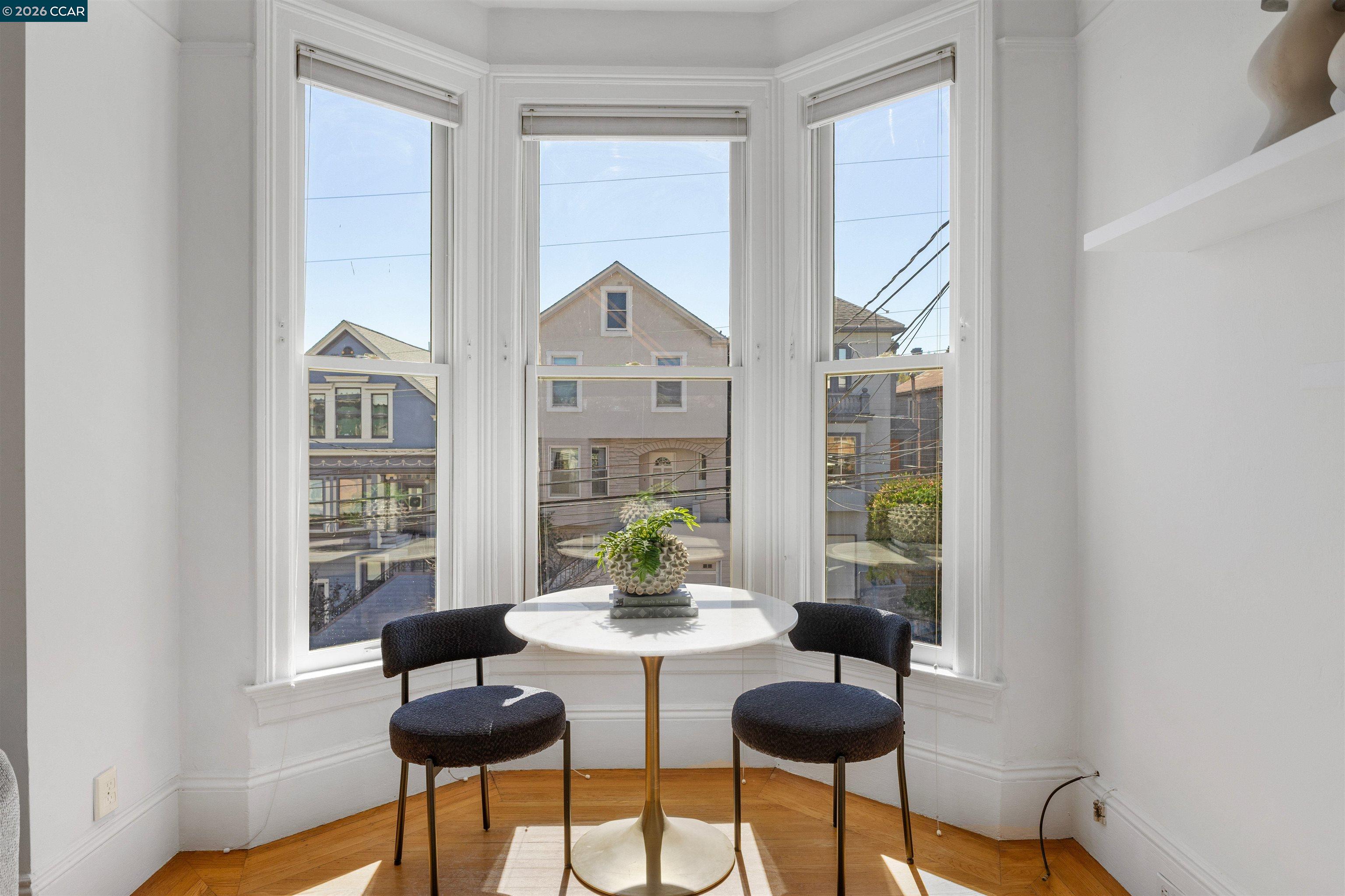 Detail Gallery Image 5 of 37 For 3934 Cesar Chavez St, San Francisco,  CA 94131 - 3 Beds | 2 Baths