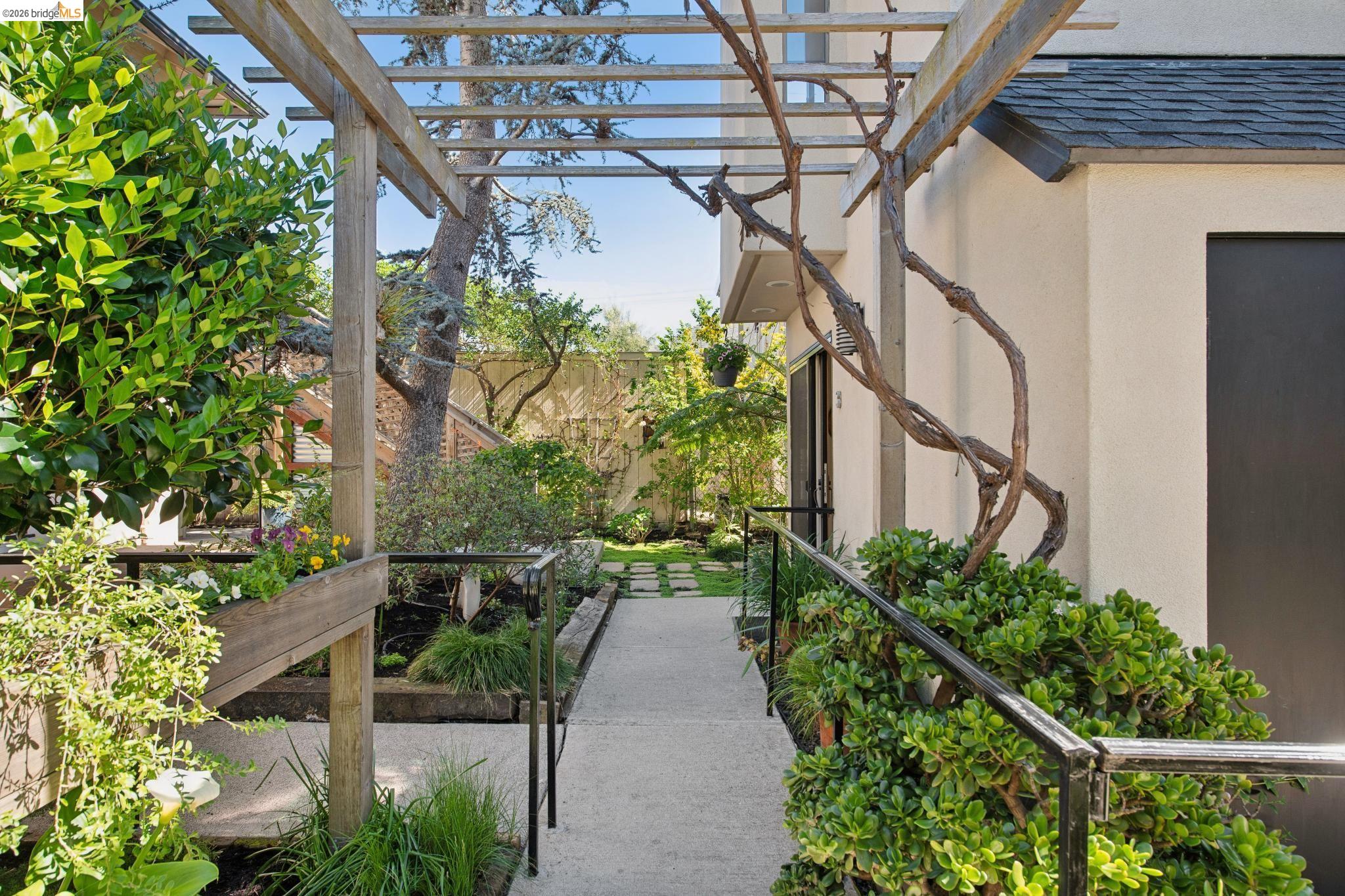 Detail Gallery Image 7 of 60 For 1260 63rd St, Emeryville,  CA 94608 - – Beds | – Baths