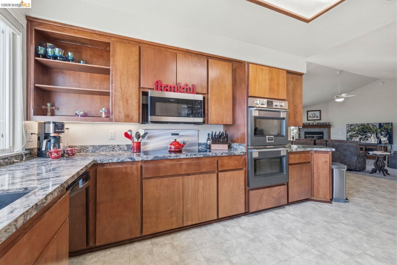 Detail Gallery Image 11 of 41 For 9360 Highway 49, Sonora,  CA 95370 - 3 Beds | 2/1 Baths