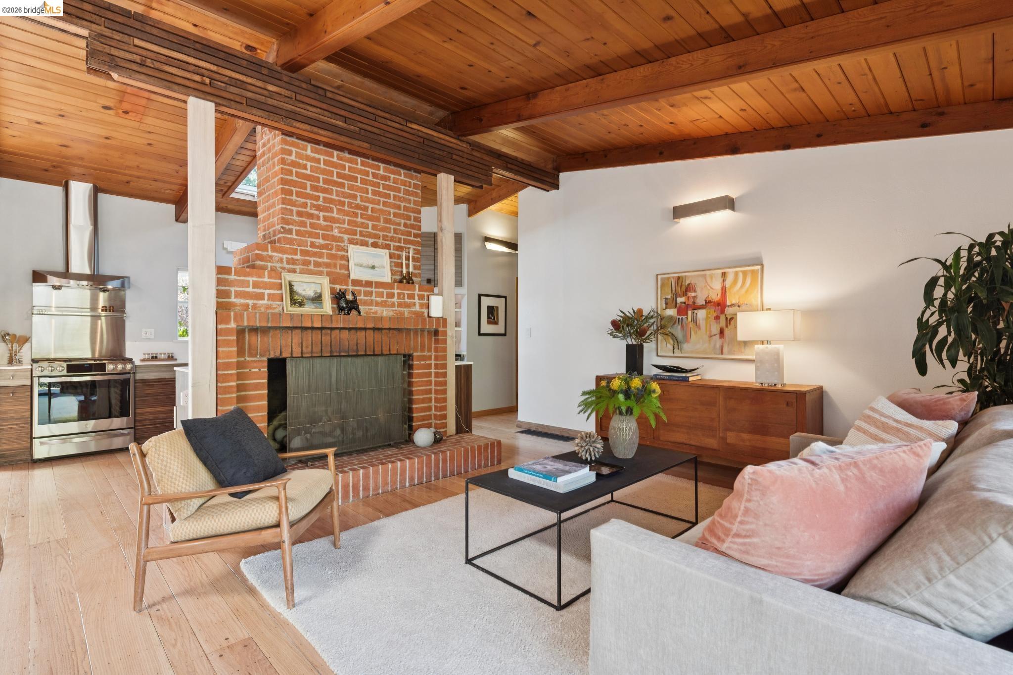 Detail Gallery Image 11 of 57 For 3500 Rubin Dr, Oakland,  CA 94602 - 3 Beds | 2 Baths