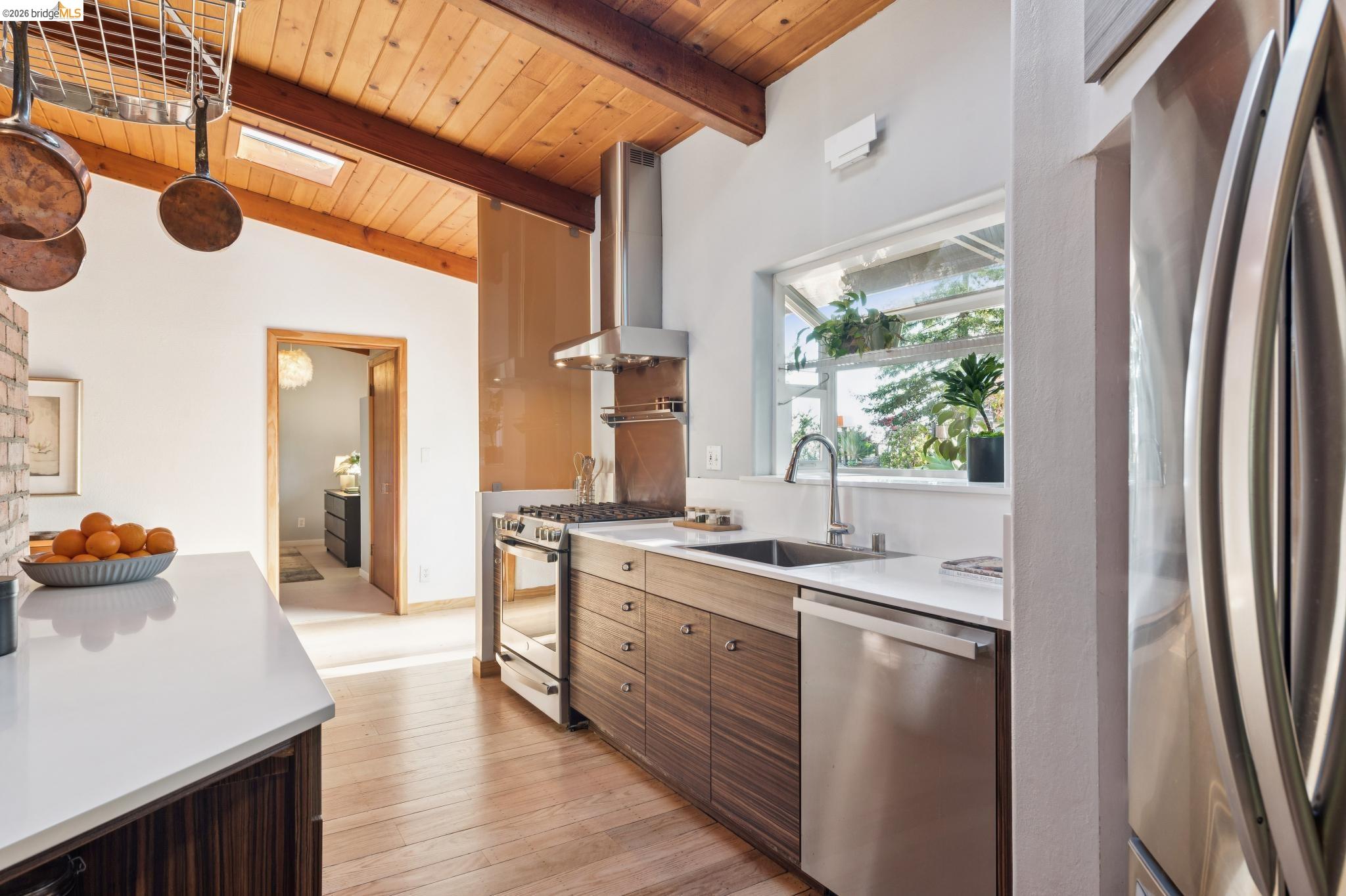 Detail Gallery Image 18 of 57 For 3500 Rubin Dr, Oakland,  CA 94602 - 3 Beds | 2 Baths