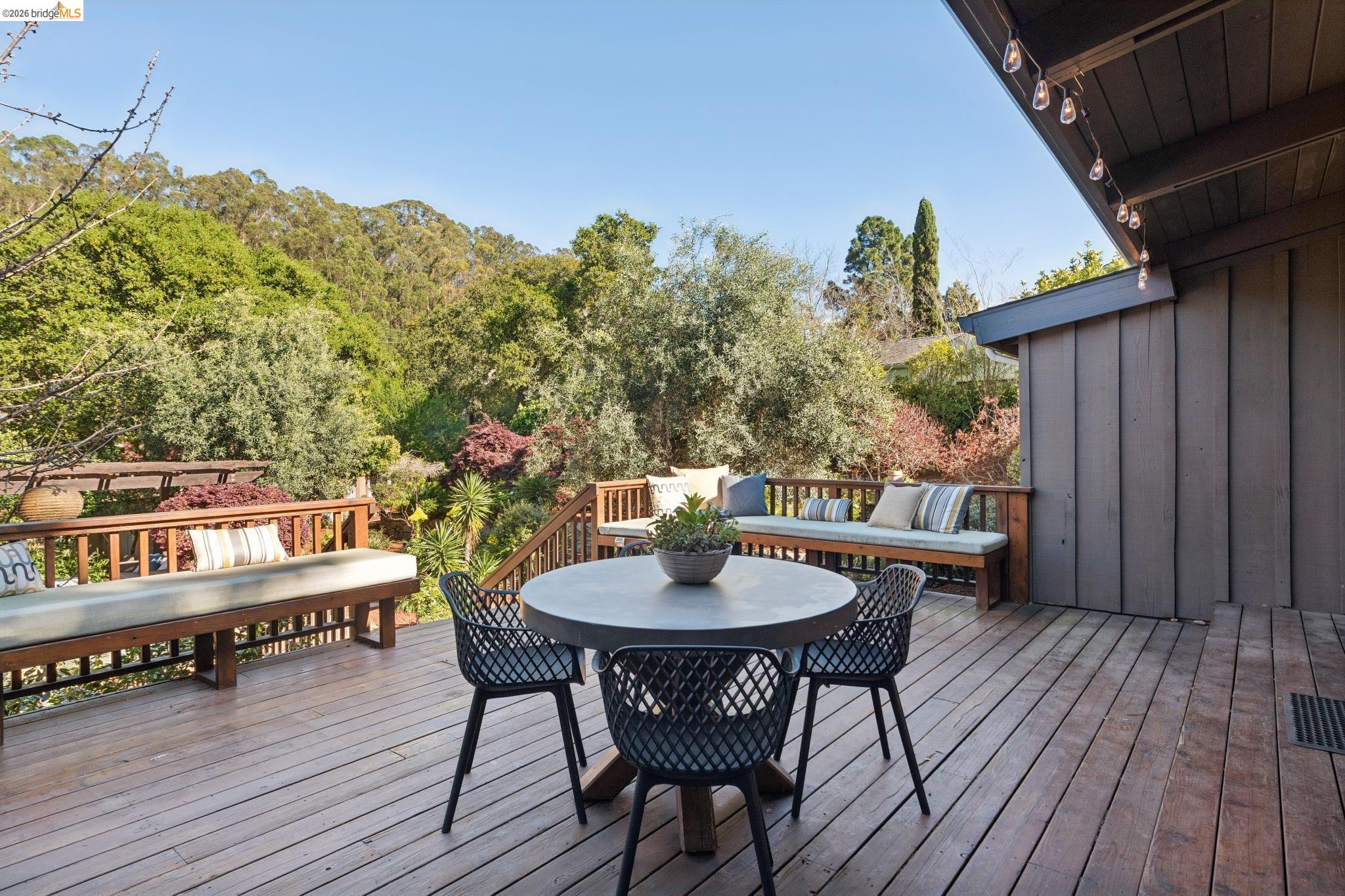 Detail Gallery Image 38 of 57 For 3500 Rubin Dr, Oakland,  CA 94602 - 3 Beds | 2 Baths