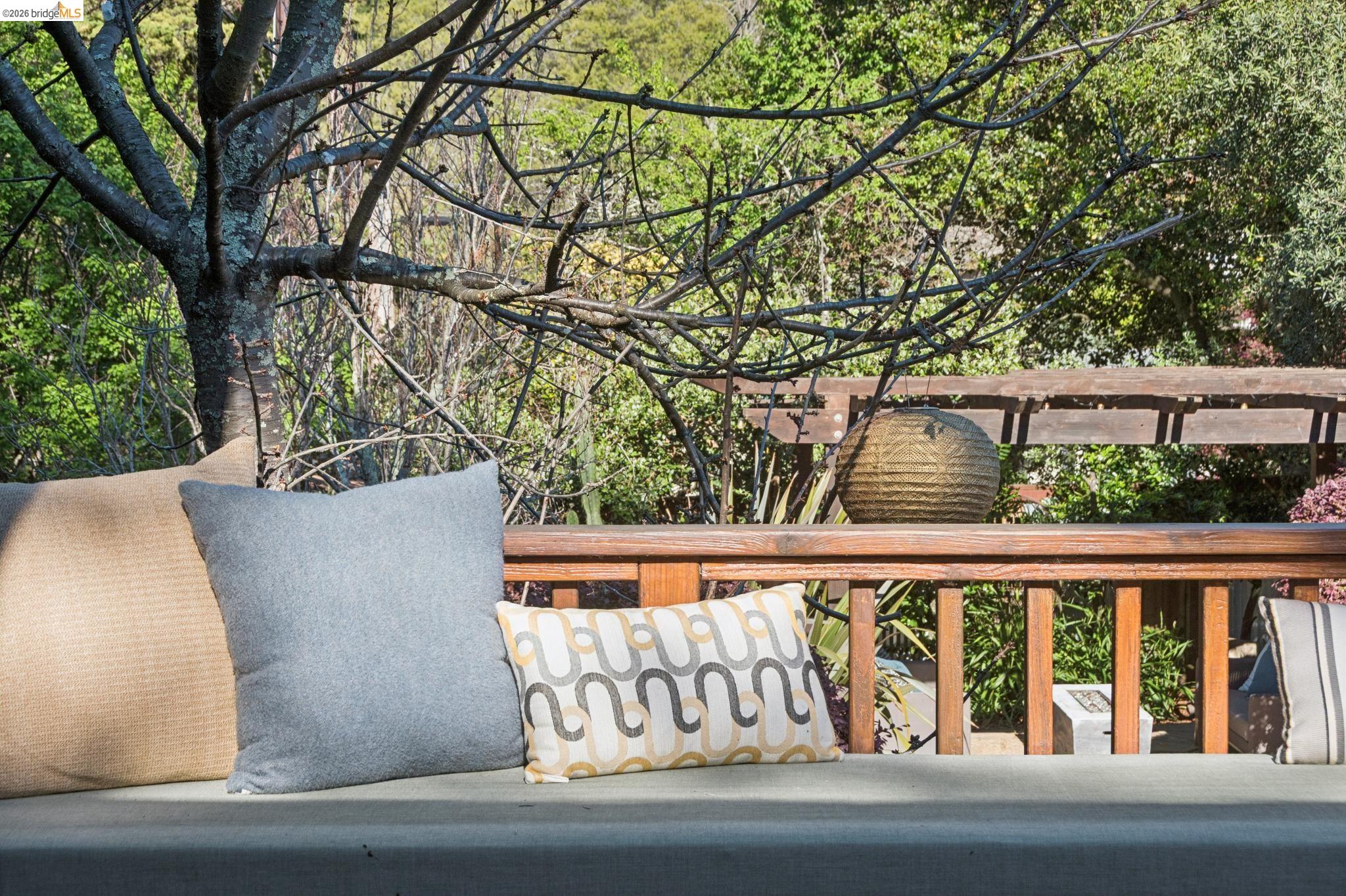 Detail Gallery Image 39 of 57 For 3500 Rubin Dr, Oakland,  CA 94602 - 3 Beds | 2 Baths