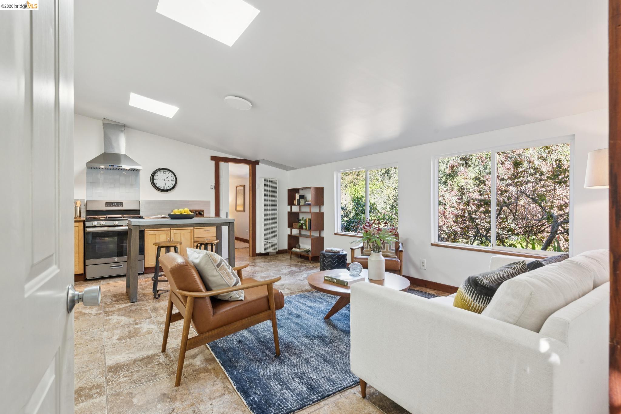 Detail Gallery Image 41 of 57 For 3500 Rubin Dr, Oakland,  CA 94602 - 3 Beds | 2 Baths