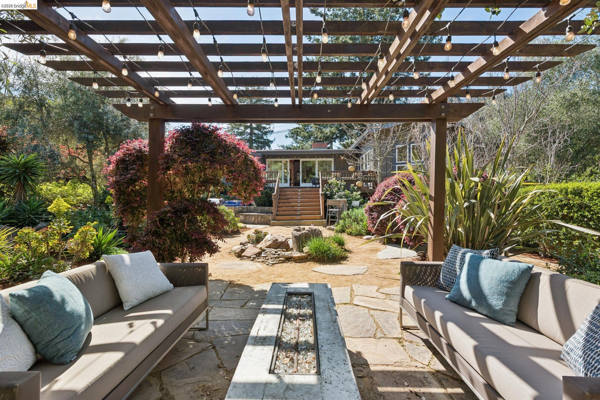 Detail Gallery Image 45 of 57 For 3500 Rubin Dr, Oakland,  CA 94602 - 3 Beds | 2 Baths