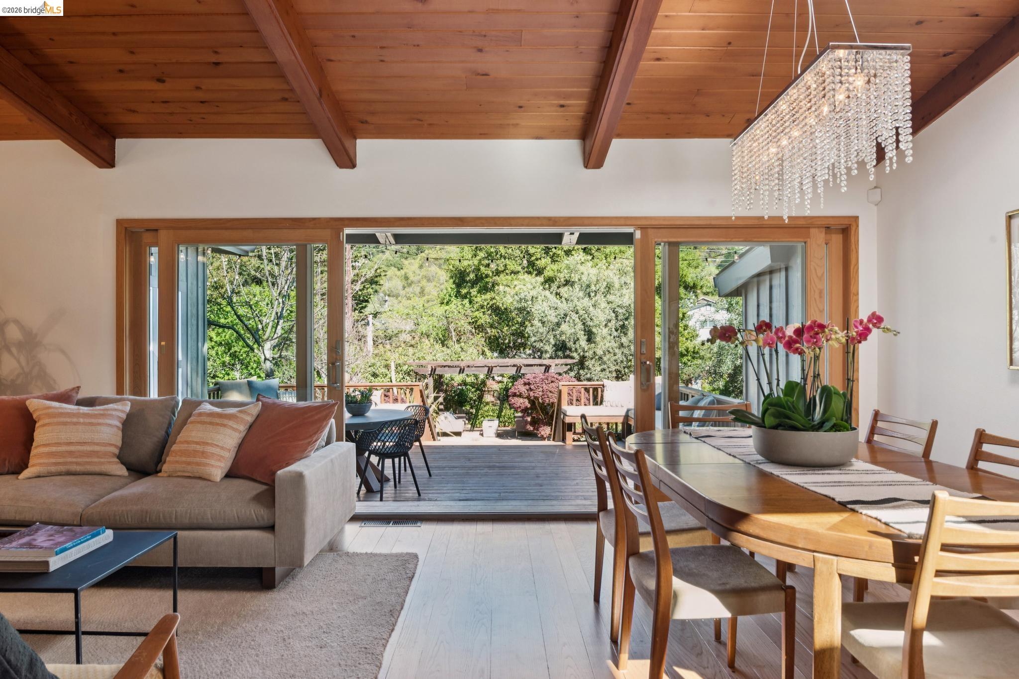 Detail Gallery Image 7 of 57 For 3500 Rubin Dr, Oakland,  CA 94602 - 3 Beds | 2 Baths