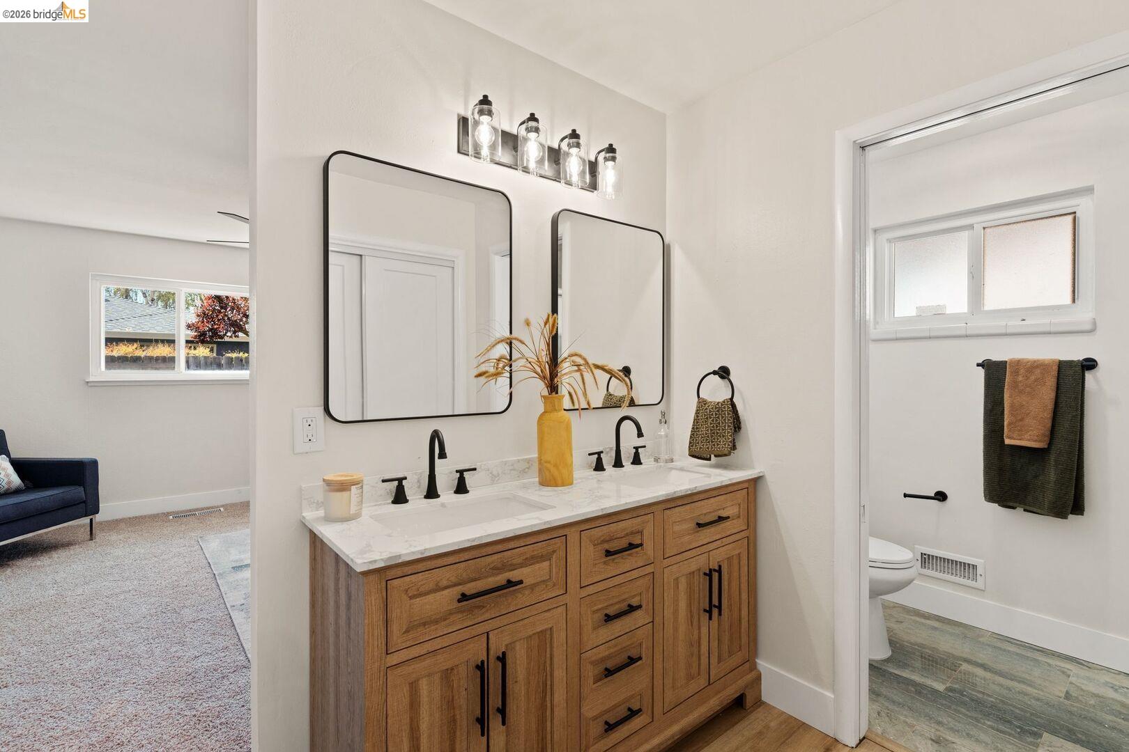 Detail Gallery Image 16 of 27 For 6978 Flintwood Way, Sacramento,  CA 95831 - 3 Beds | 2 Baths