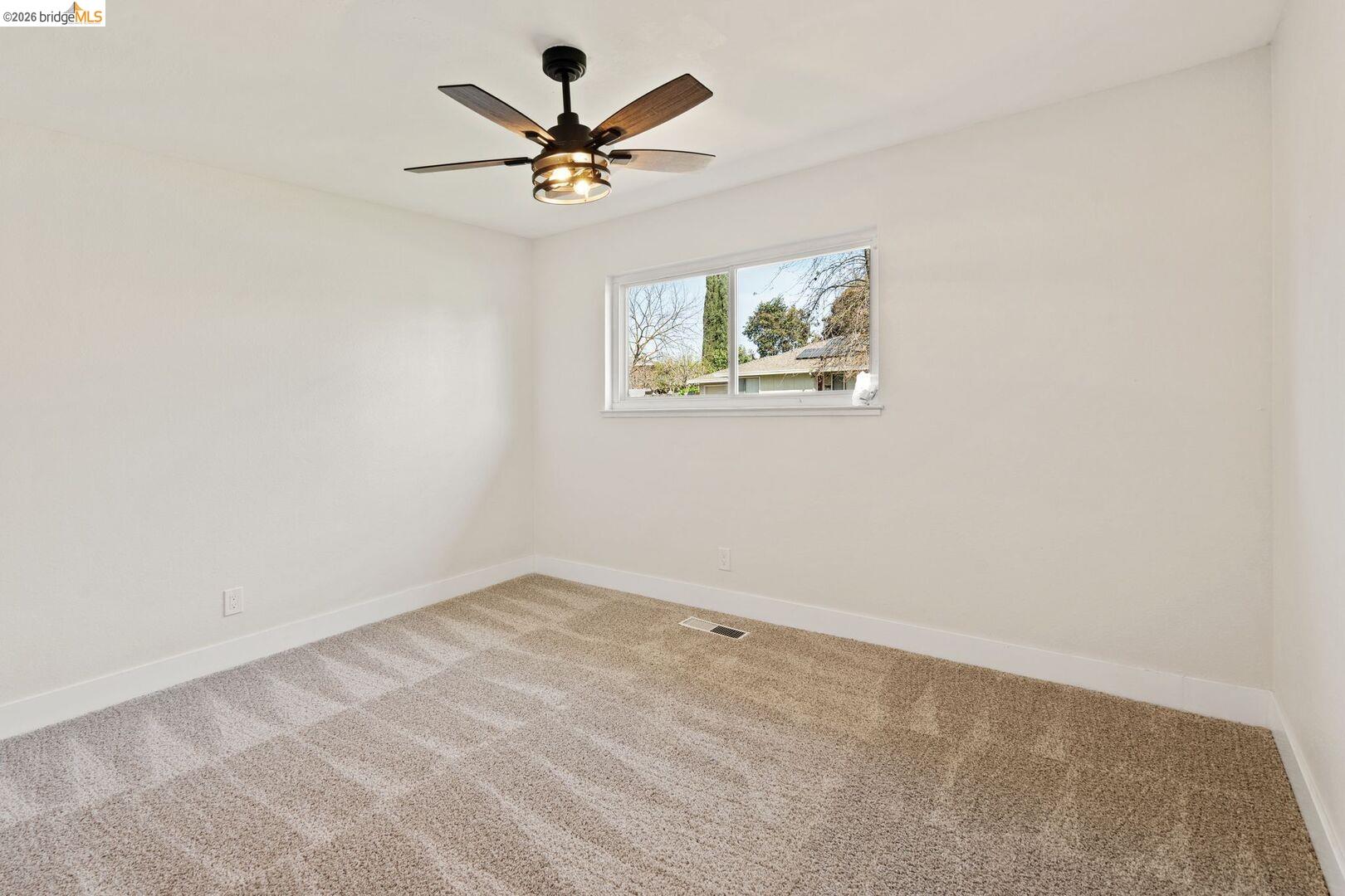 Detail Gallery Image 19 of 27 For 6978 Flintwood Way, Sacramento,  CA 95831 - 3 Beds | 2 Baths