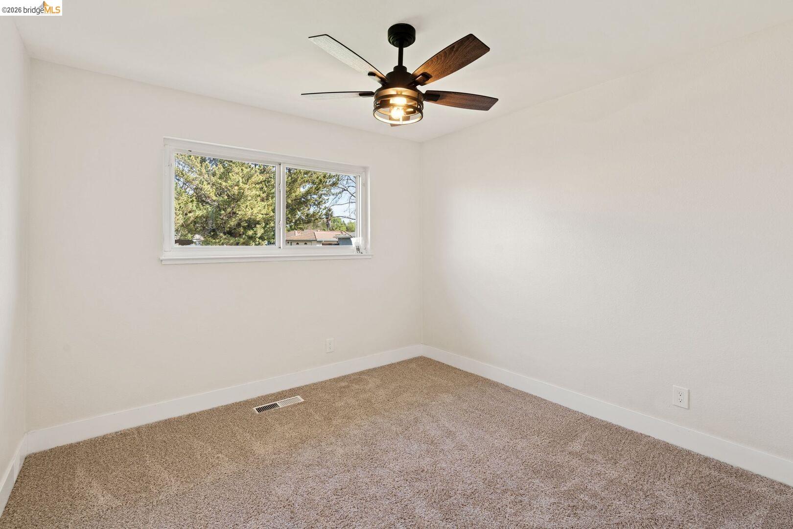 Detail Gallery Image 20 of 27 For 6978 Flintwood Way, Sacramento,  CA 95831 - 3 Beds | 2 Baths