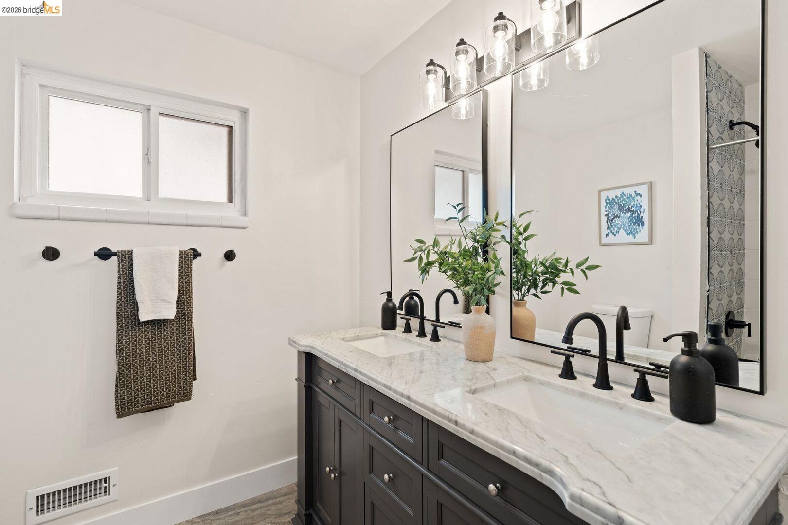 Detail Gallery Image 21 of 27 For 6978 Flintwood Way, Sacramento,  CA 95831 - 3 Beds | 2 Baths