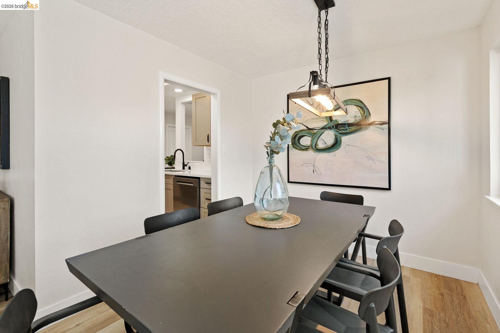 Detail Gallery Image 7 of 27 For 6978 Flintwood Way, Sacramento,  CA 95831 - 3 Beds | 2 Baths