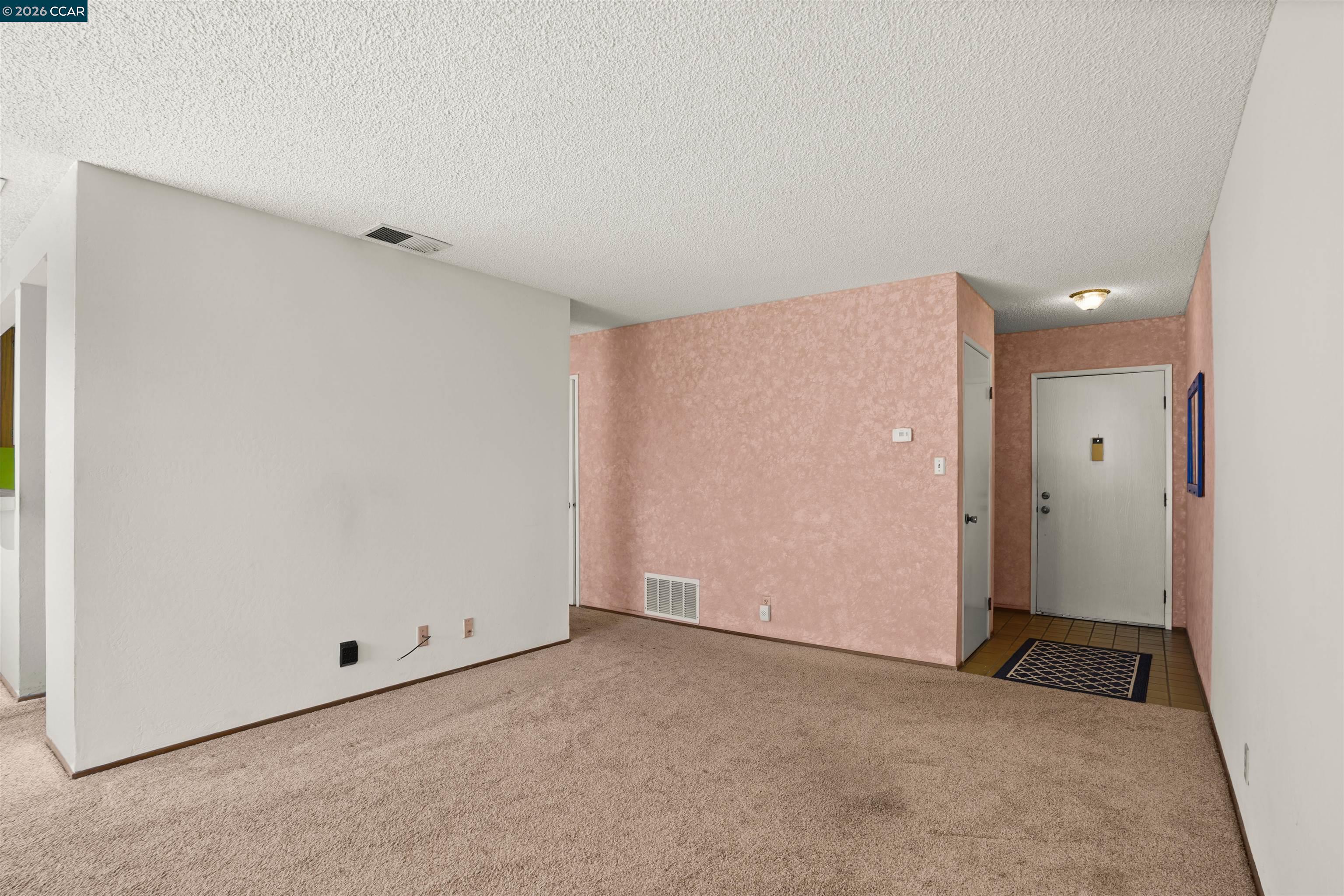 Photo #4: 41127068 Listing: Photo #4