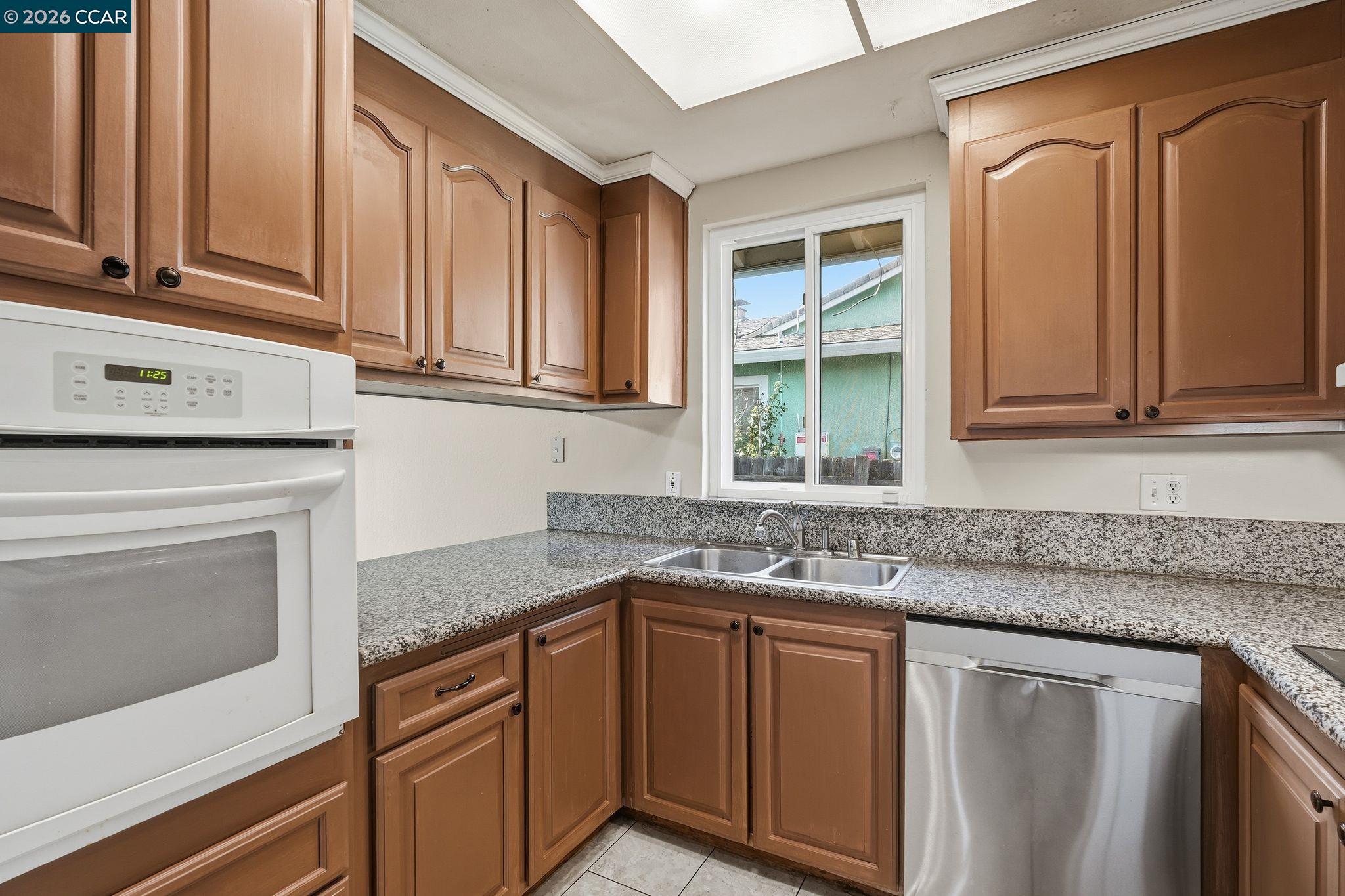 Detail Gallery Image 11 of 17 For 4690 Brookfield Dr, Sacramento,  CA 95823 - 4 Beds | 2 Baths
