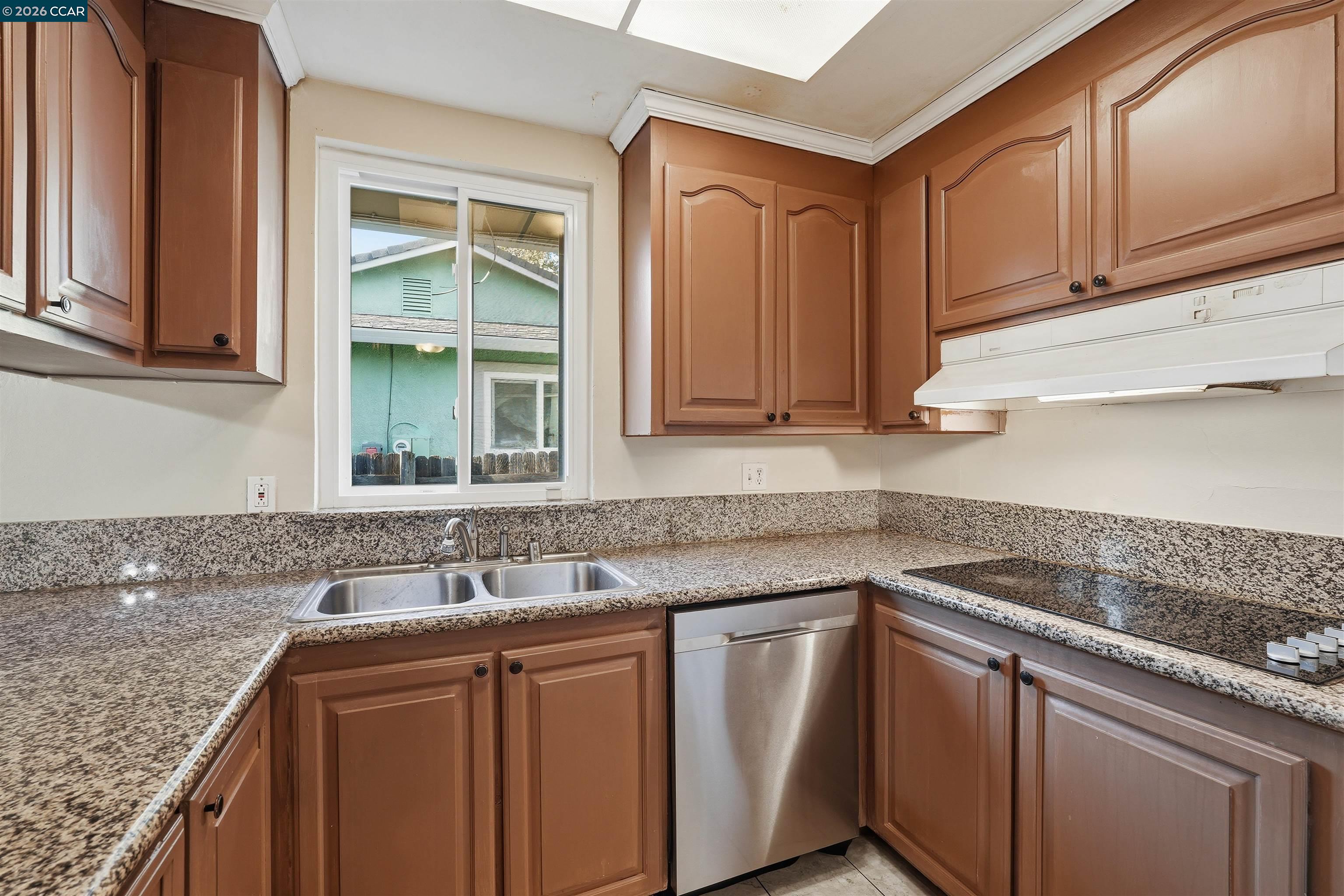 Detail Gallery Image 9 of 17 For 4690 Brookfield Dr, Sacramento,  CA 95823 - 4 Beds | 2 Baths