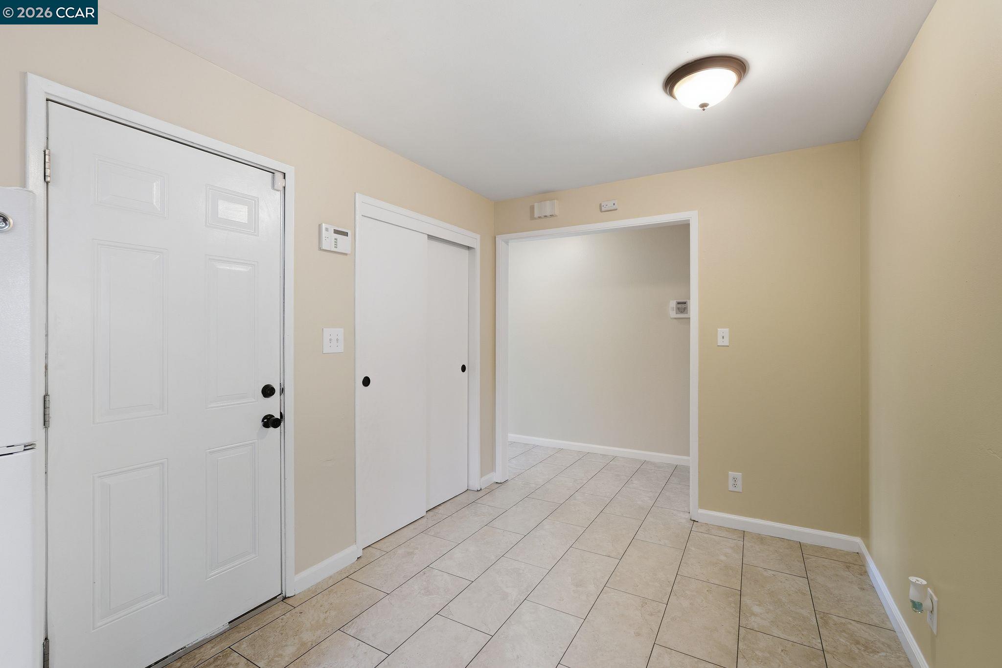 Detail Gallery Image 10 of 17 For 4690 Brookfield Dr, Sacramento,  CA 95823 - 4 Beds | 2 Baths