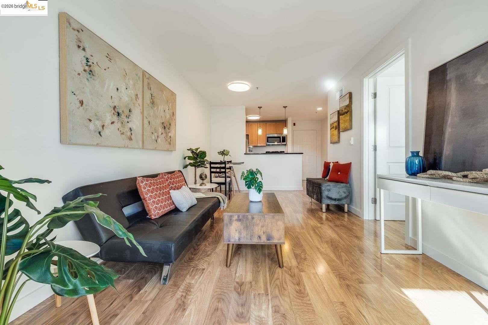 Photo #2: 41127070 Listing: Photo #2