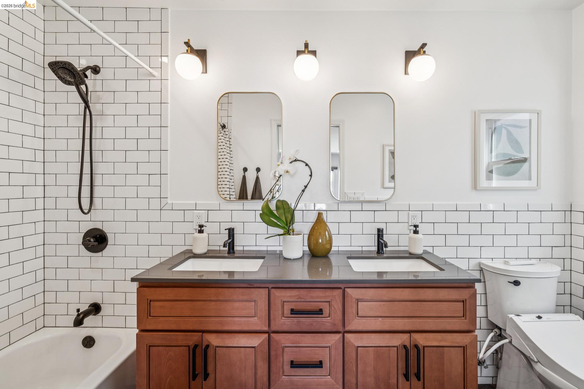 Detail Gallery Image 20 of 48 For 1550 Havenscourt Blvd, Oakland,  CA 94621 - 3 Beds | 3 Baths