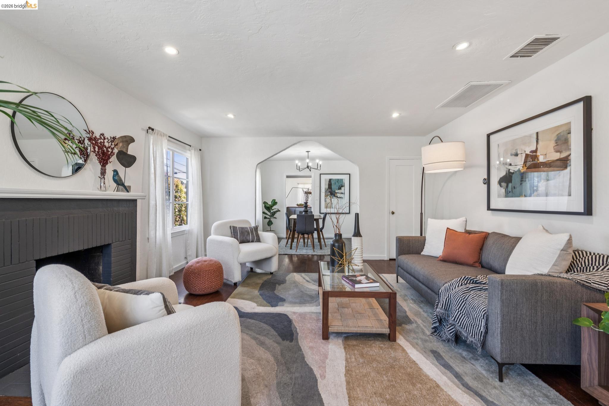 Detail Gallery Image 3 of 48 For 1550 Havenscourt Blvd, Oakland,  CA 94621 - 3 Beds | 3 Baths